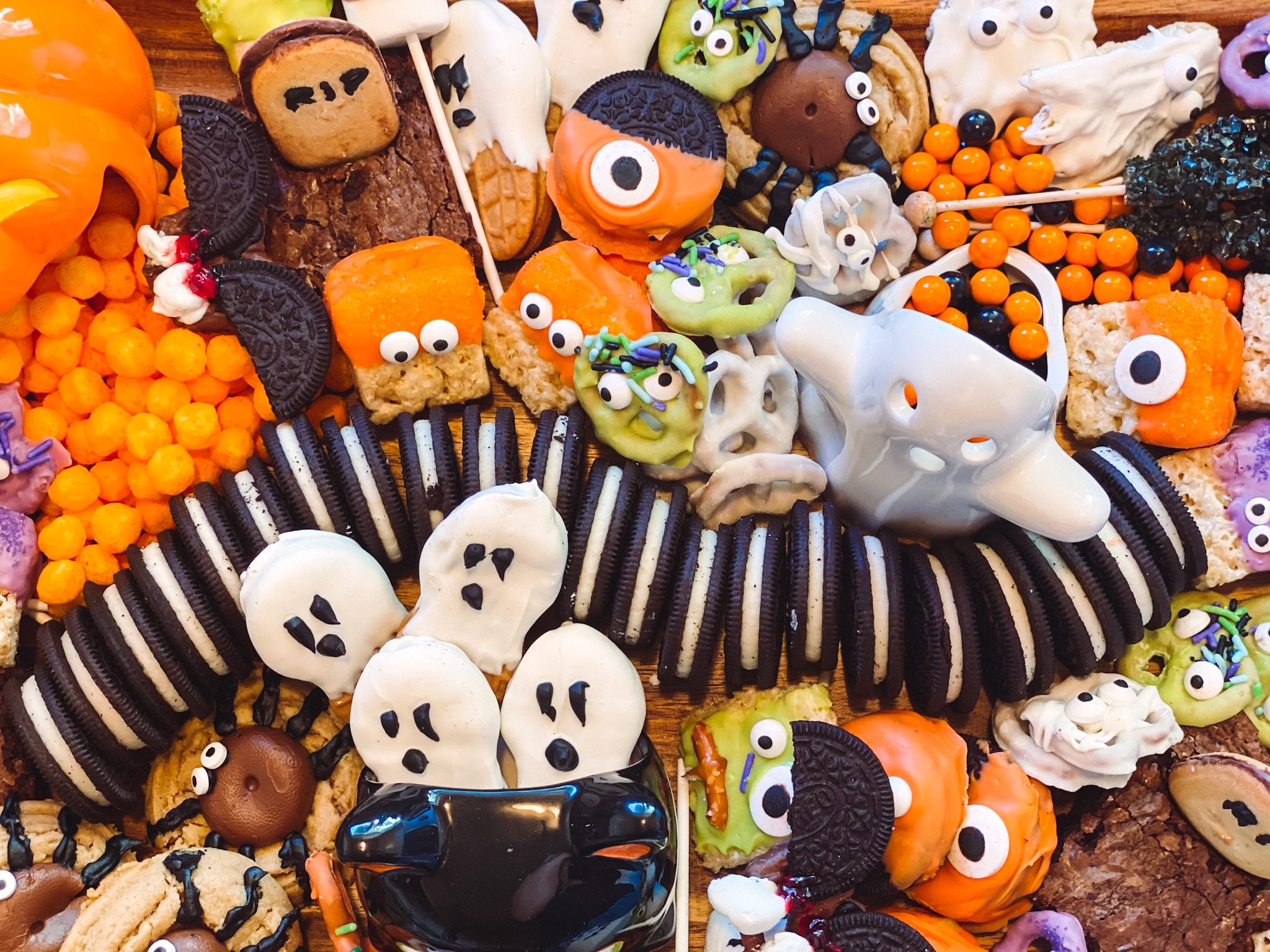 how to create a halloween candy treat board - detail 5.JPG