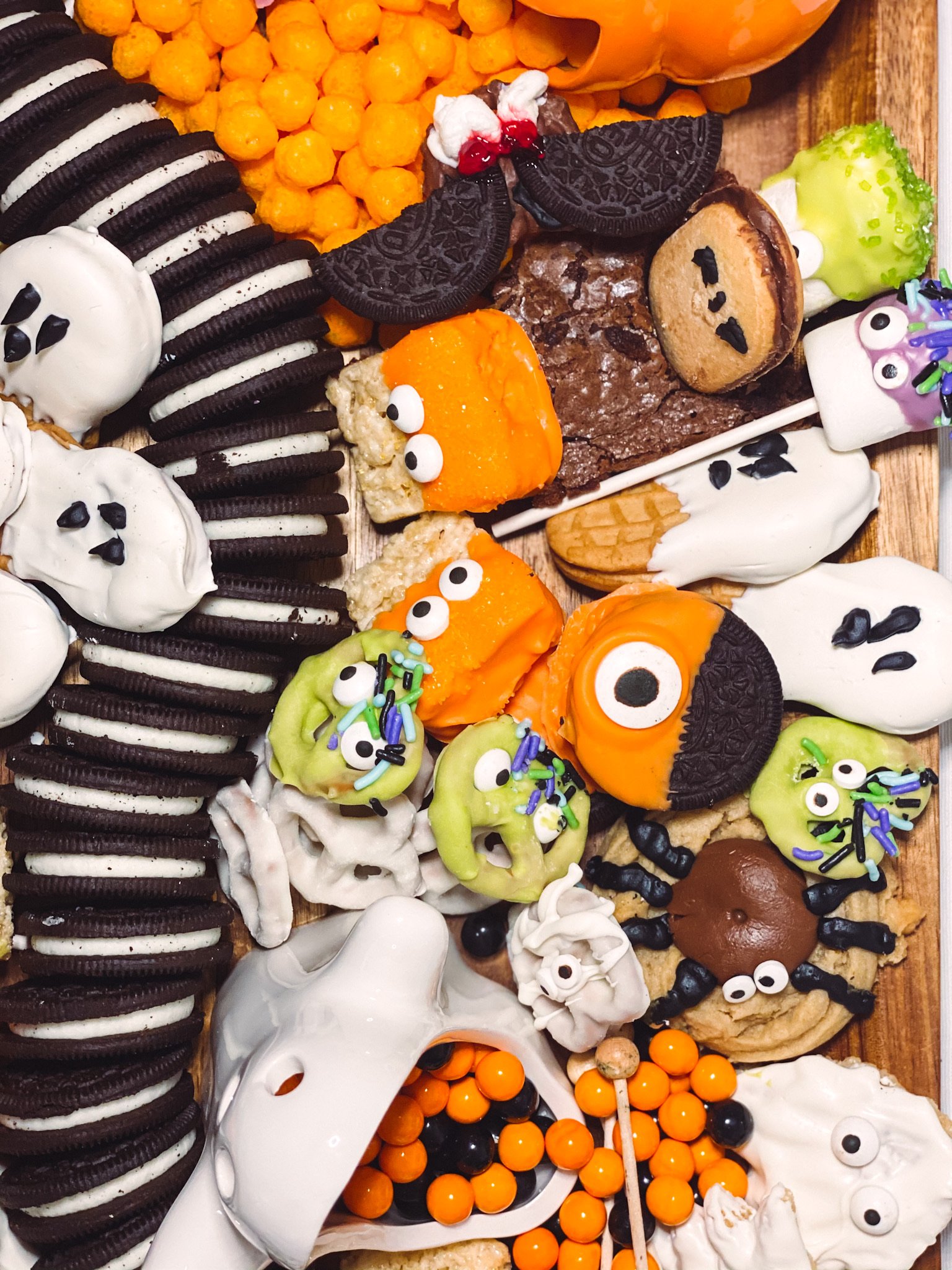 how to create a halloween candy treat board - detail 7.JPG