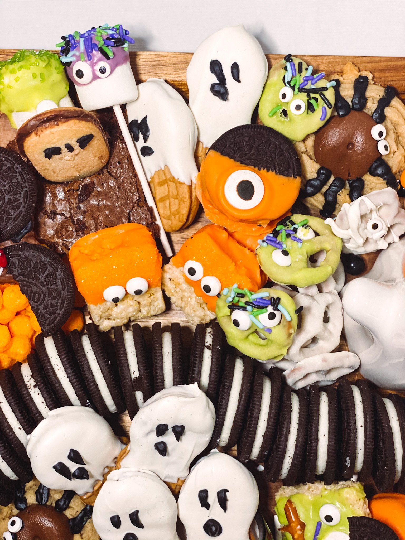 how to create a halloween candy treat board - detail 9.JPG