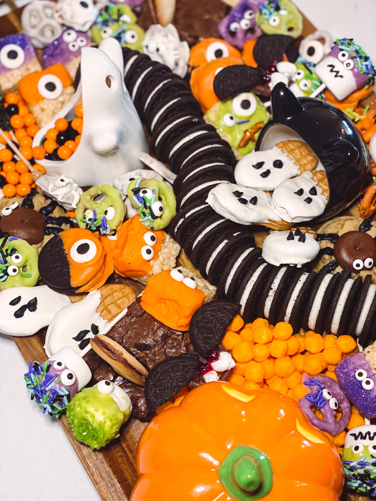 how to create a halloween candy treat board - detail 13.JPG