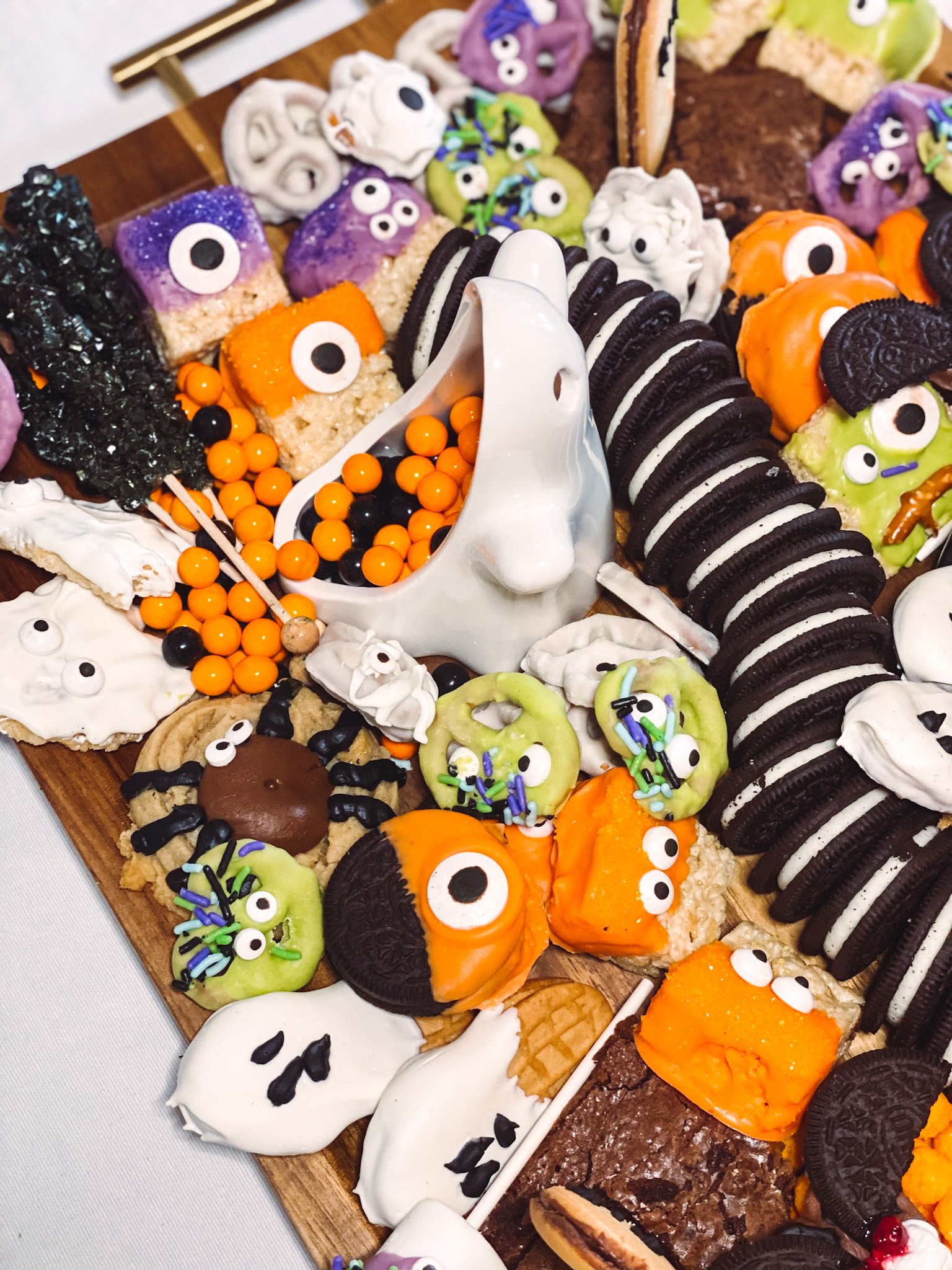 how to create a halloween candy treat board - detail 14.JPG