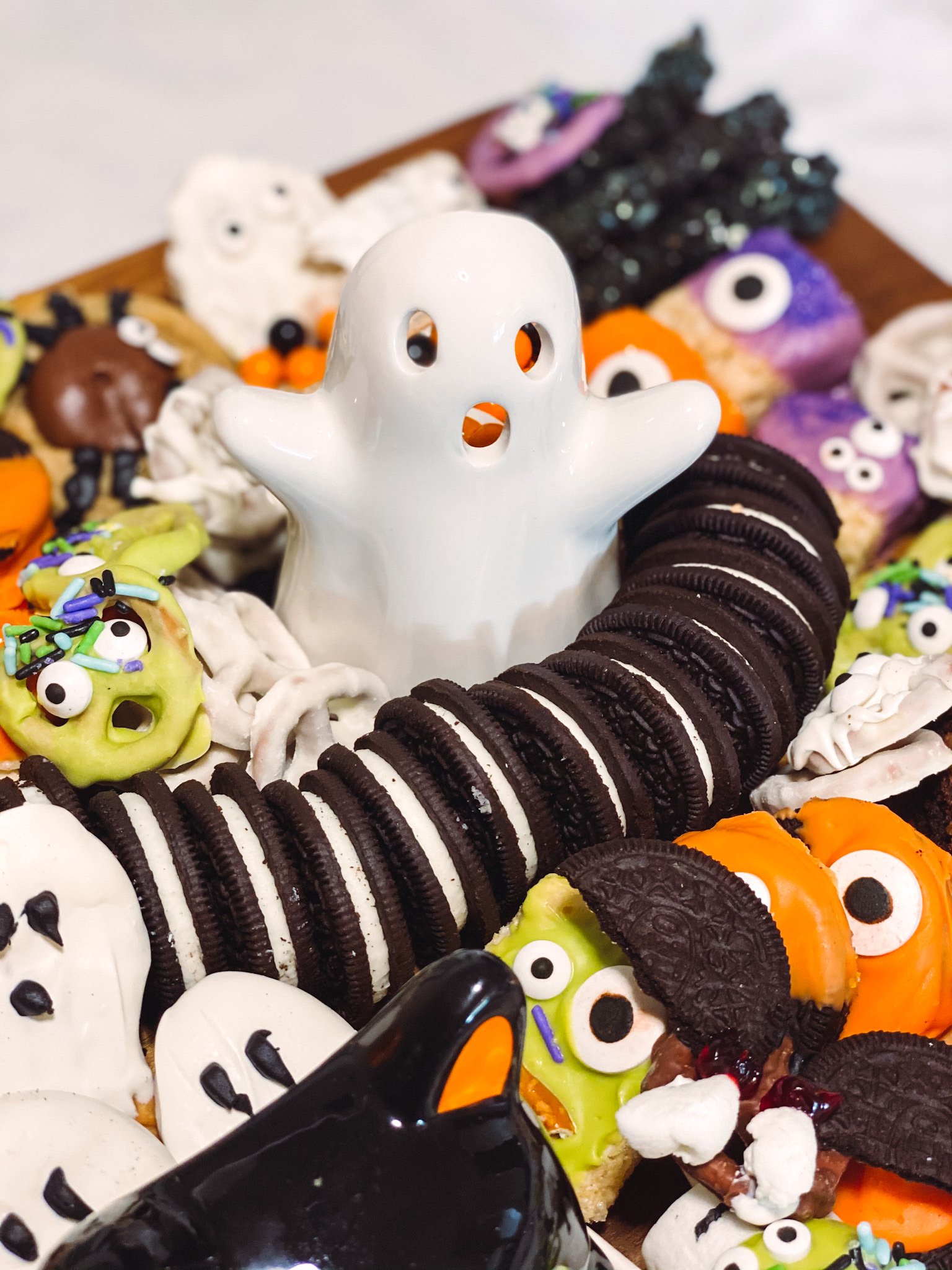 how to create a halloween candy treat board - detail 15.JPG