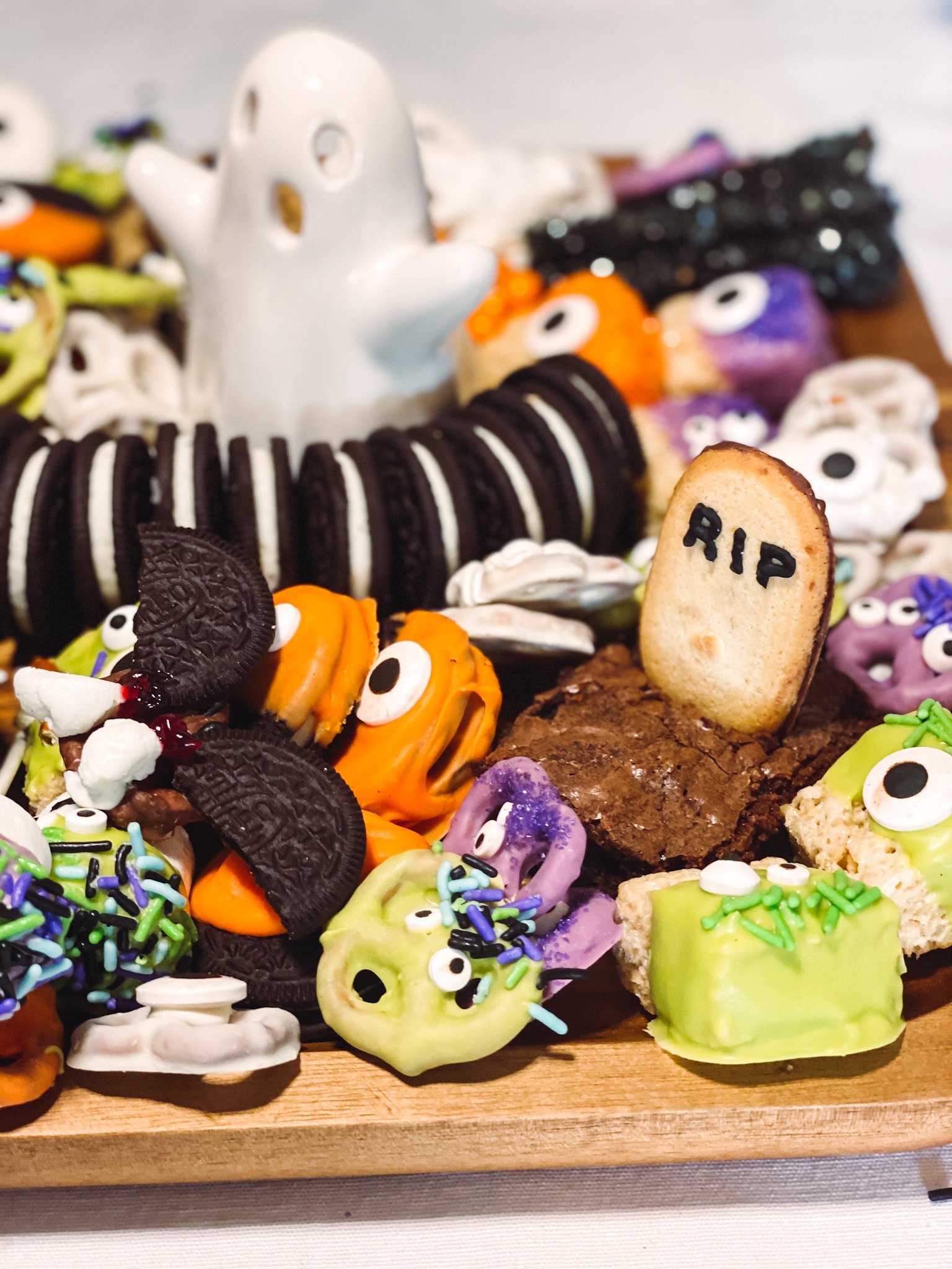 how to create a halloween candy treat board - detail 16.JPG