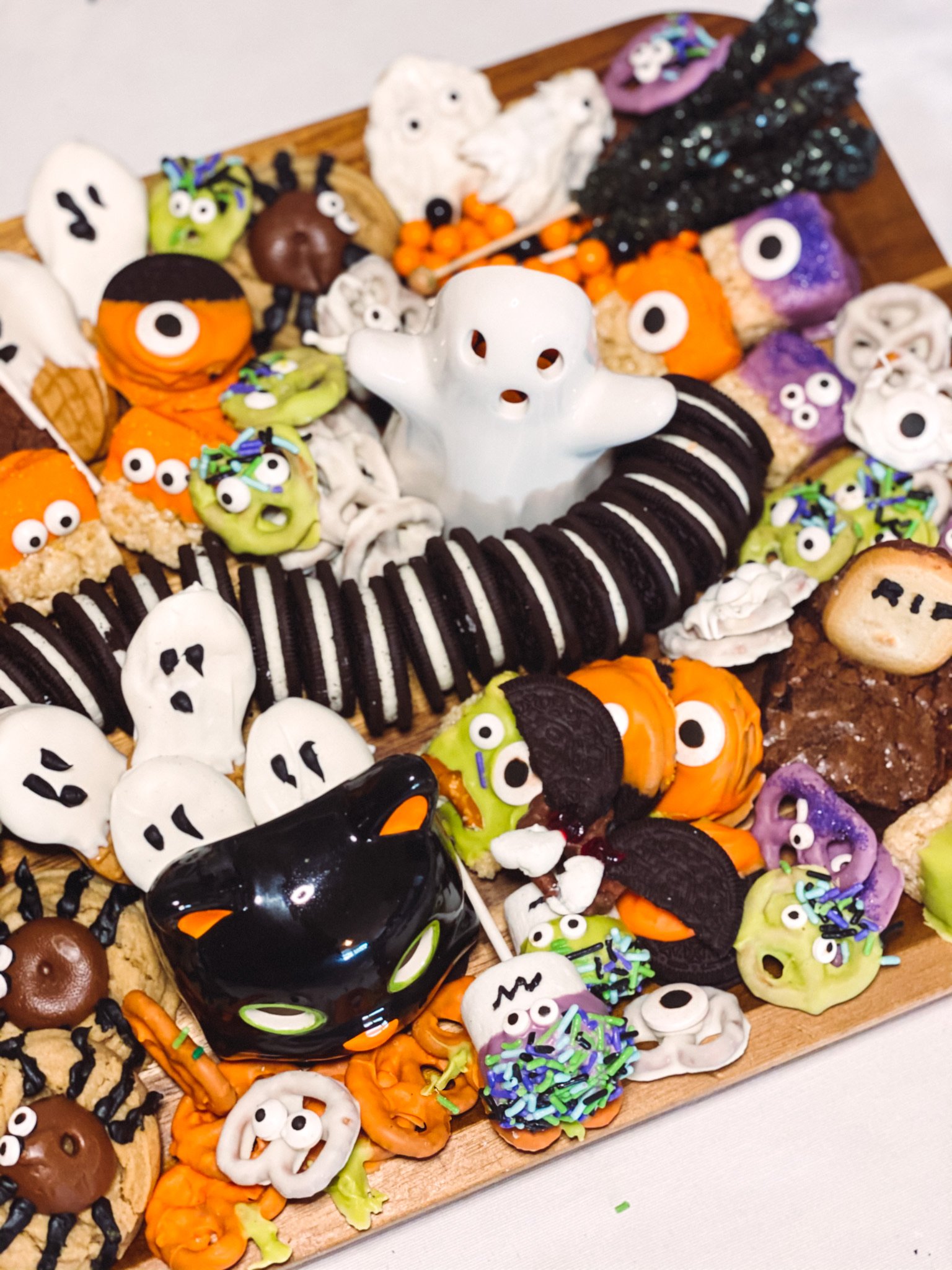how to create a halloween candy treat board - detail 17.JPG