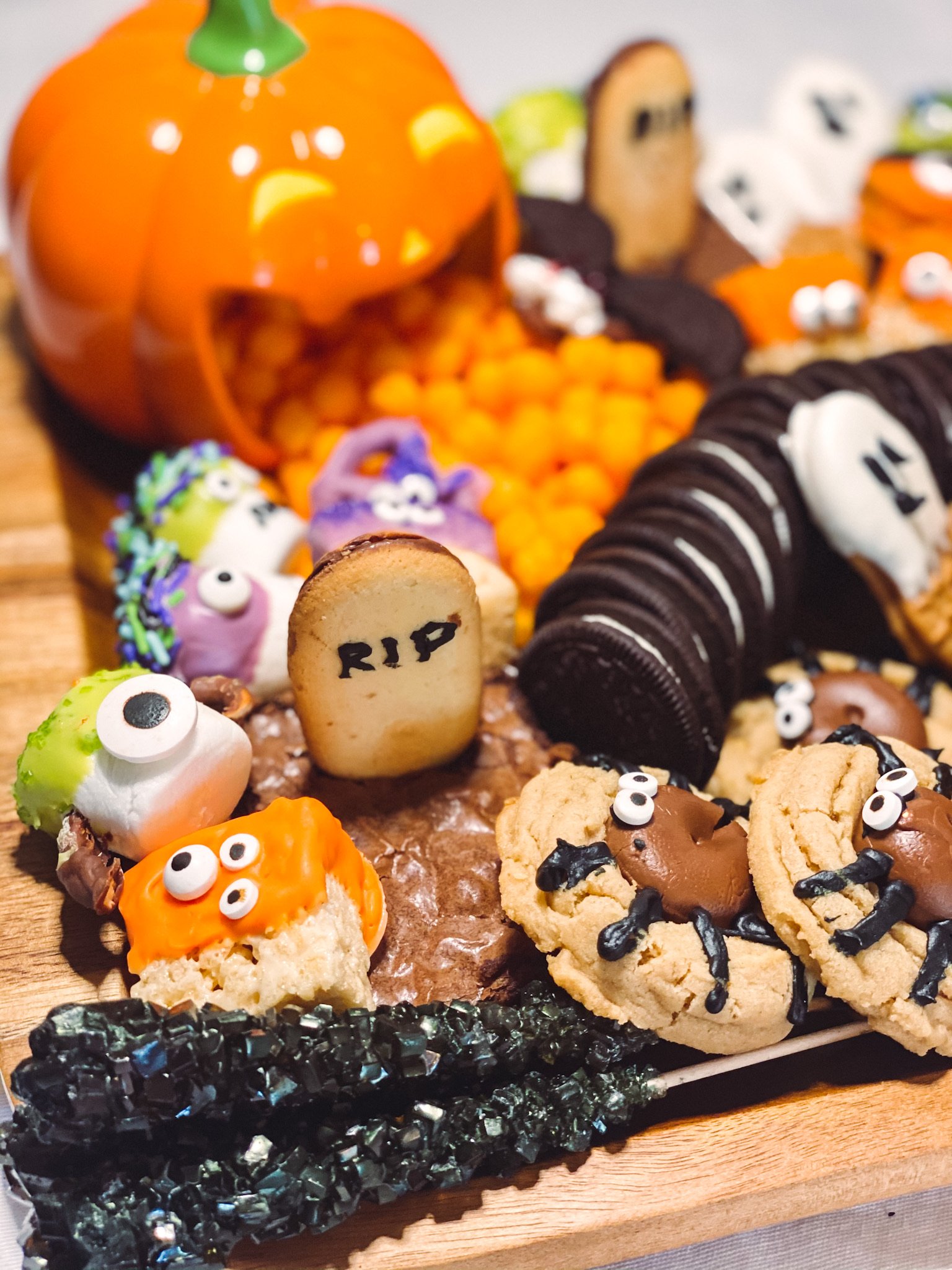 how to create a halloween candy treat board - detail 20.JPG
