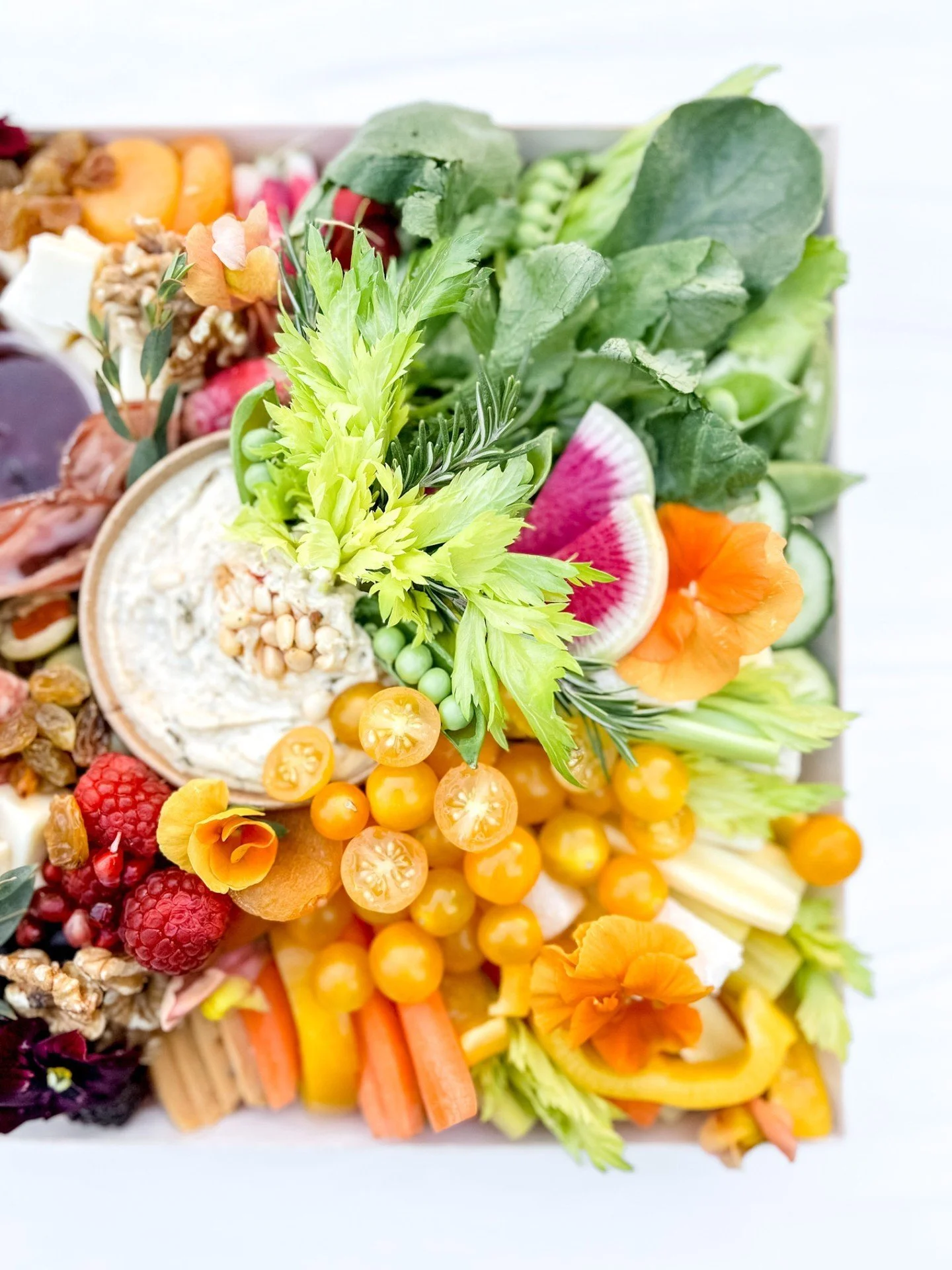 pro tip: even the simplest veggies can steal the show when you dress them up right. #cerriously
crudités boards are a secret weapon for easy, healthy entertaining — no cooking required.
#cruditesplatter #partyessentials #veggielovers #