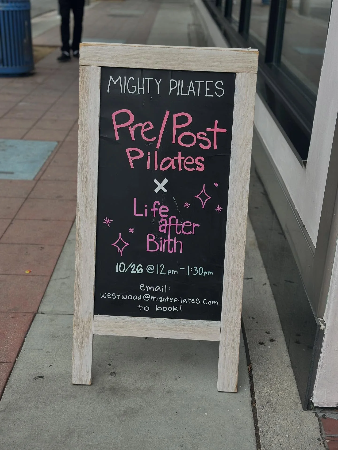 Pre/Post Mighty Pilates x Life After Birth 

This special event features a 50-minute Pre/Post Natal Pilates class led by seasoned @mightypilatesla teacher Emma, followed by a 30-minute community-building discussion led by
@lifeafterbirth_la Founder, 