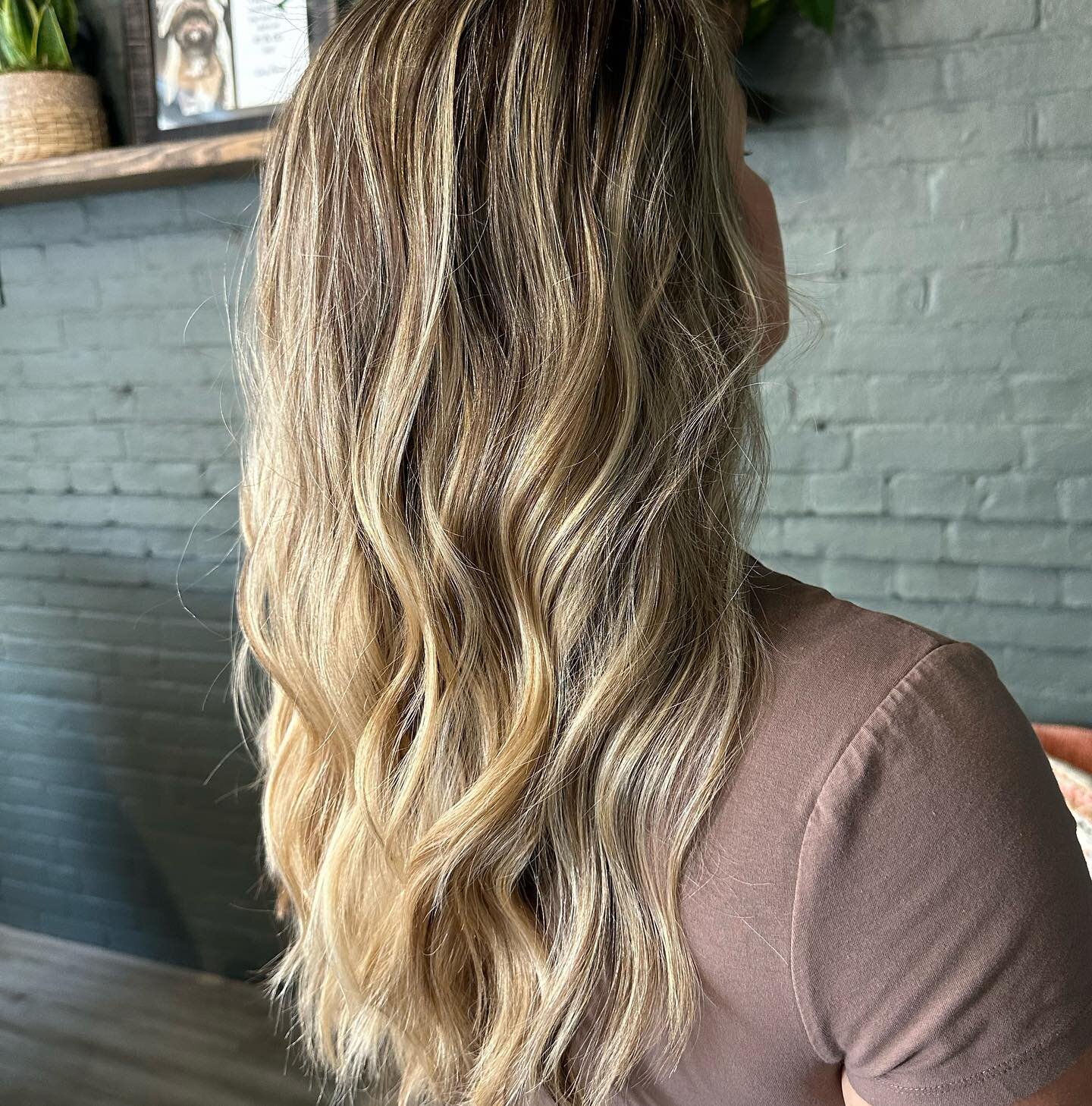 Sun-kissed and beachy🌞

Stylist: @lululevesque_stylist 

.
.
.
.
#nhhair #nhhairsalon #newhampshirehair #nhhairvibes #nhbalayage #nhcolorspecialist #nhbalayagespecialist #livedinhair 
#cooboard #southernnhhair #manchesterstylist #manchesternh #manch
