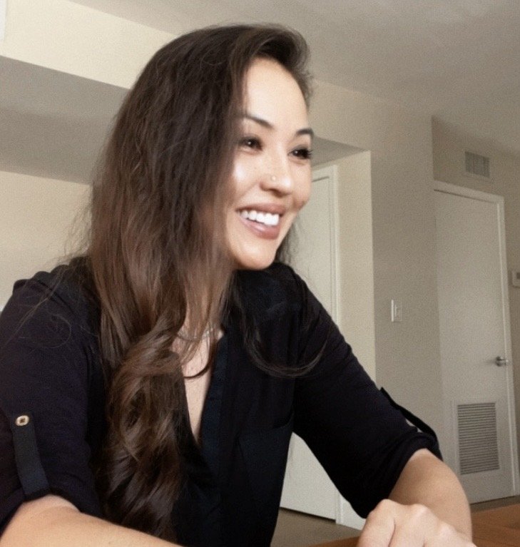 Melodee Cool working with an online customer on content marketing for small businesses