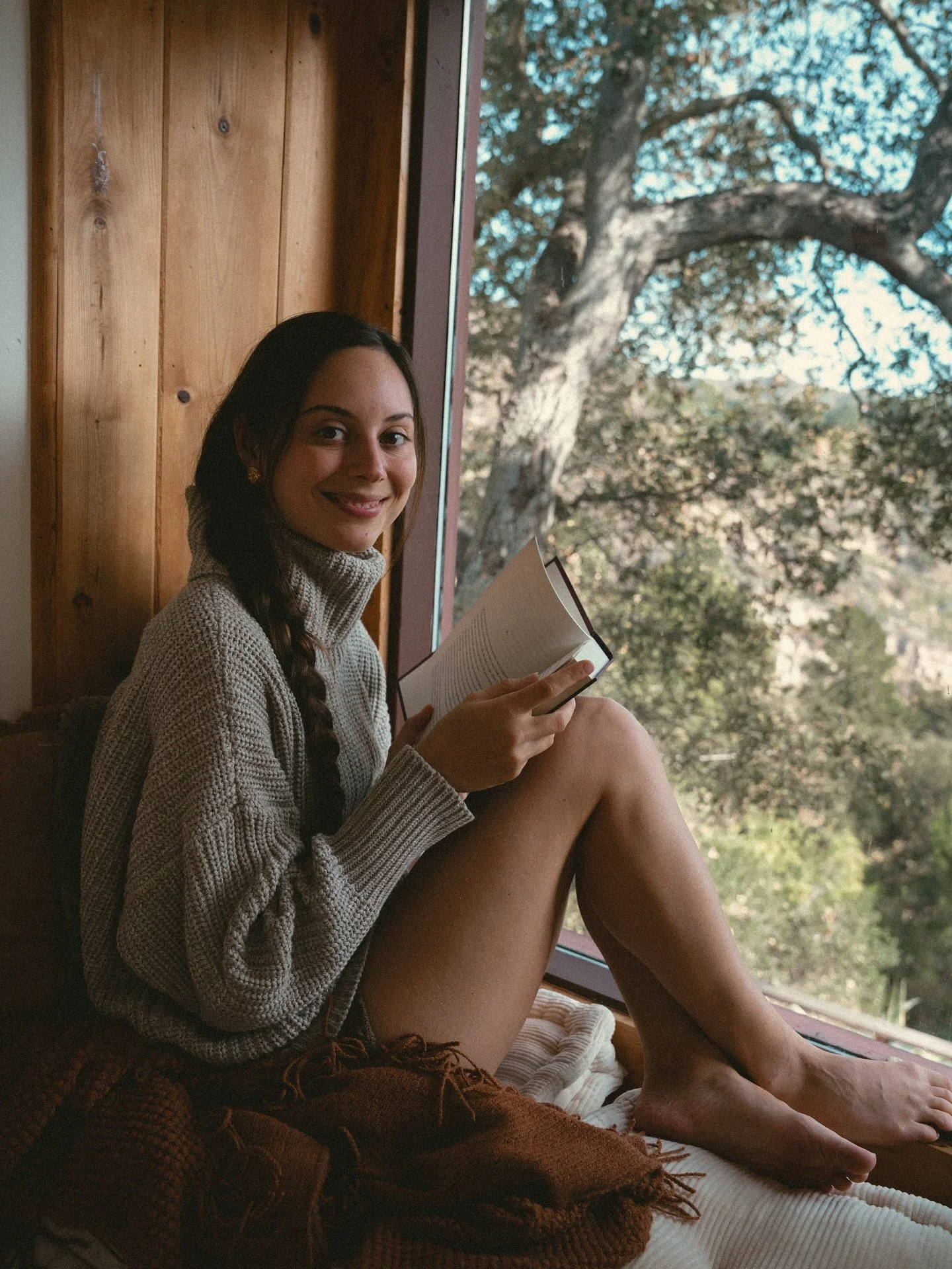 Sweet October memories. Time spent on the island, feet in the earth, eyes upturned to the stars. Leaving my job of 5 years to go full-time on my own artistry (more on that at a later time). Swimming in the ocean. Filming a music video for Bardia (I c