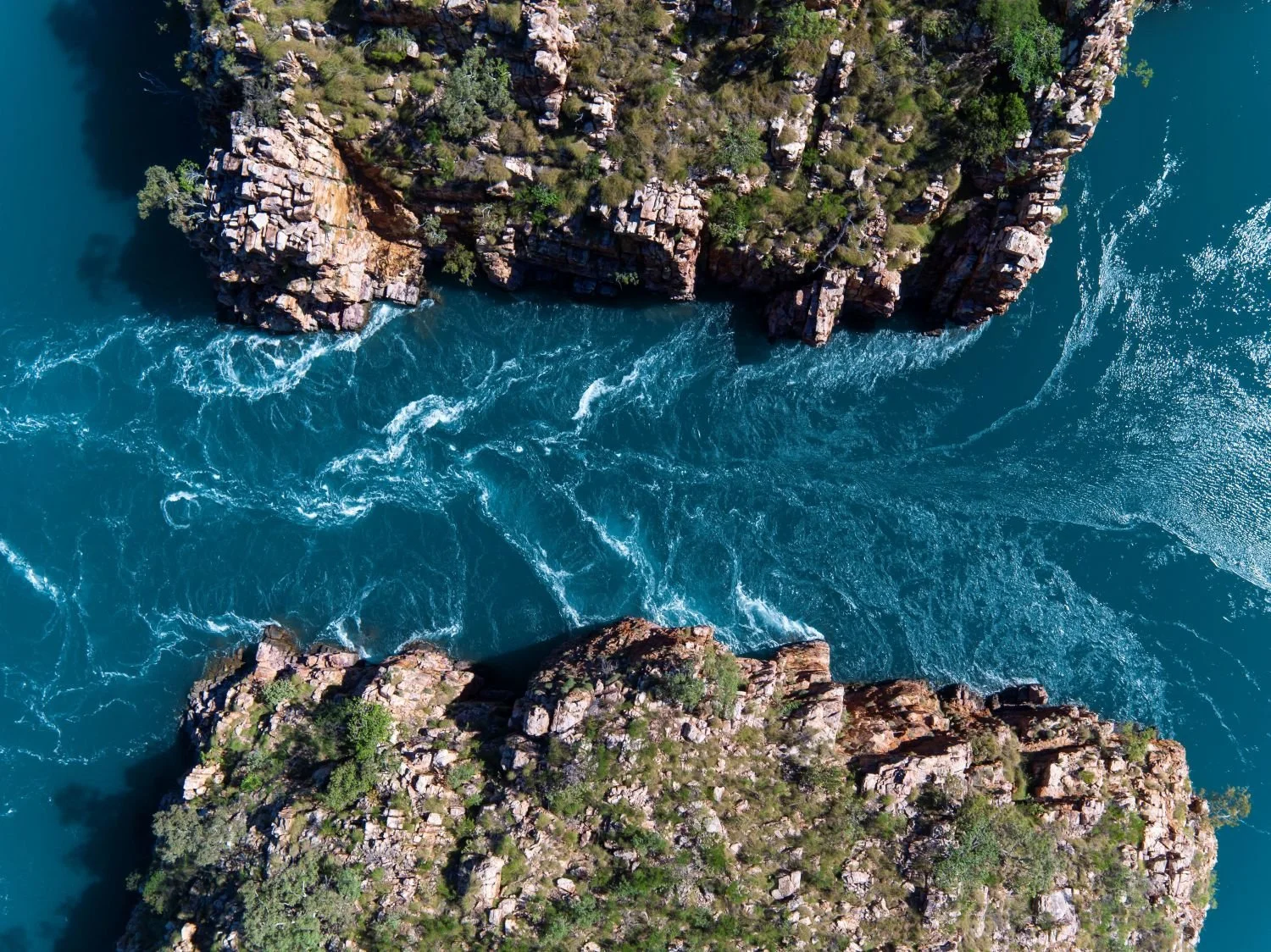 世界でも珍しい”水平の滝”　ホリゾンタル・フォールズ遊覧飛行ツアー