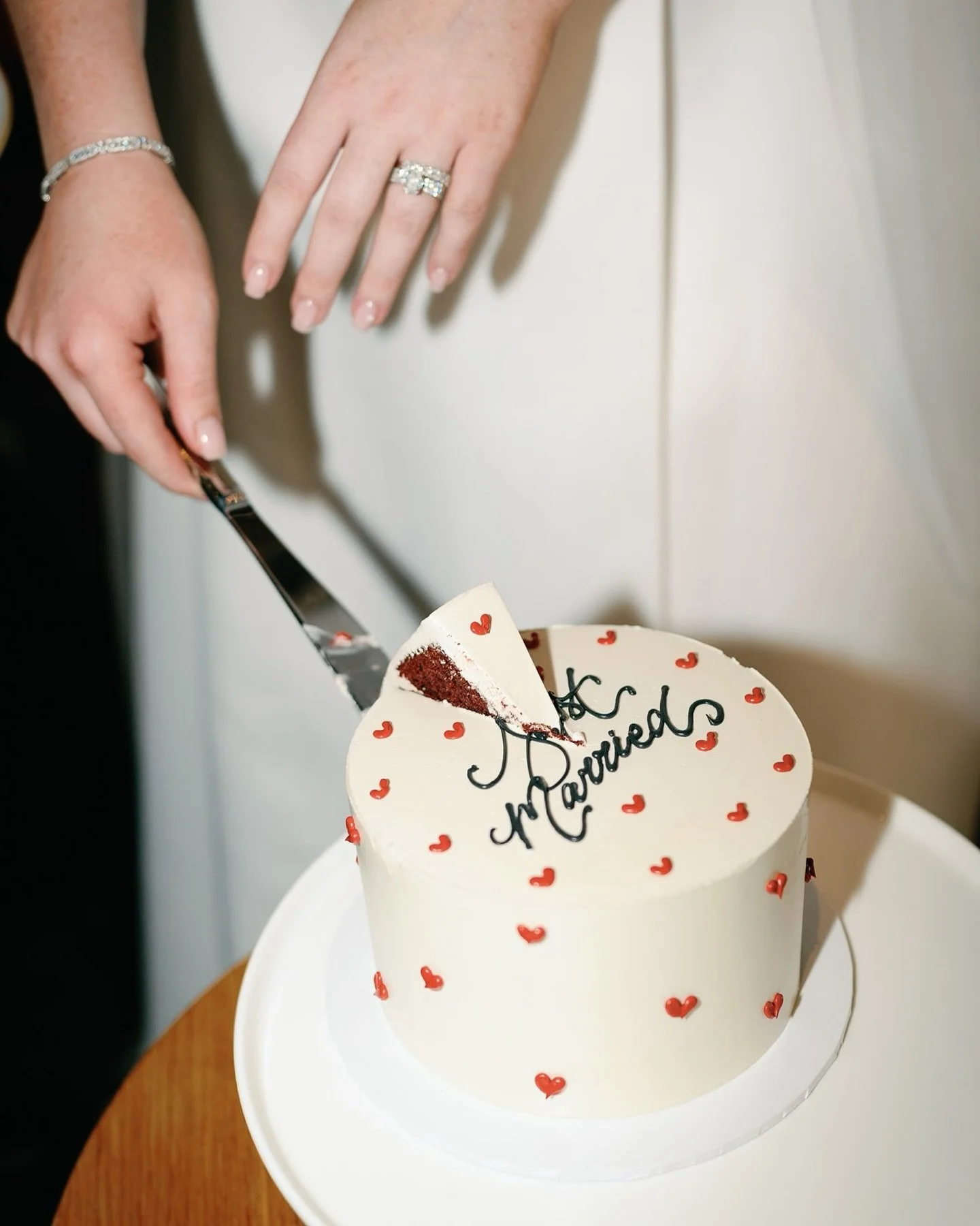 The sweetest little wedding cake 🍰 ❤️