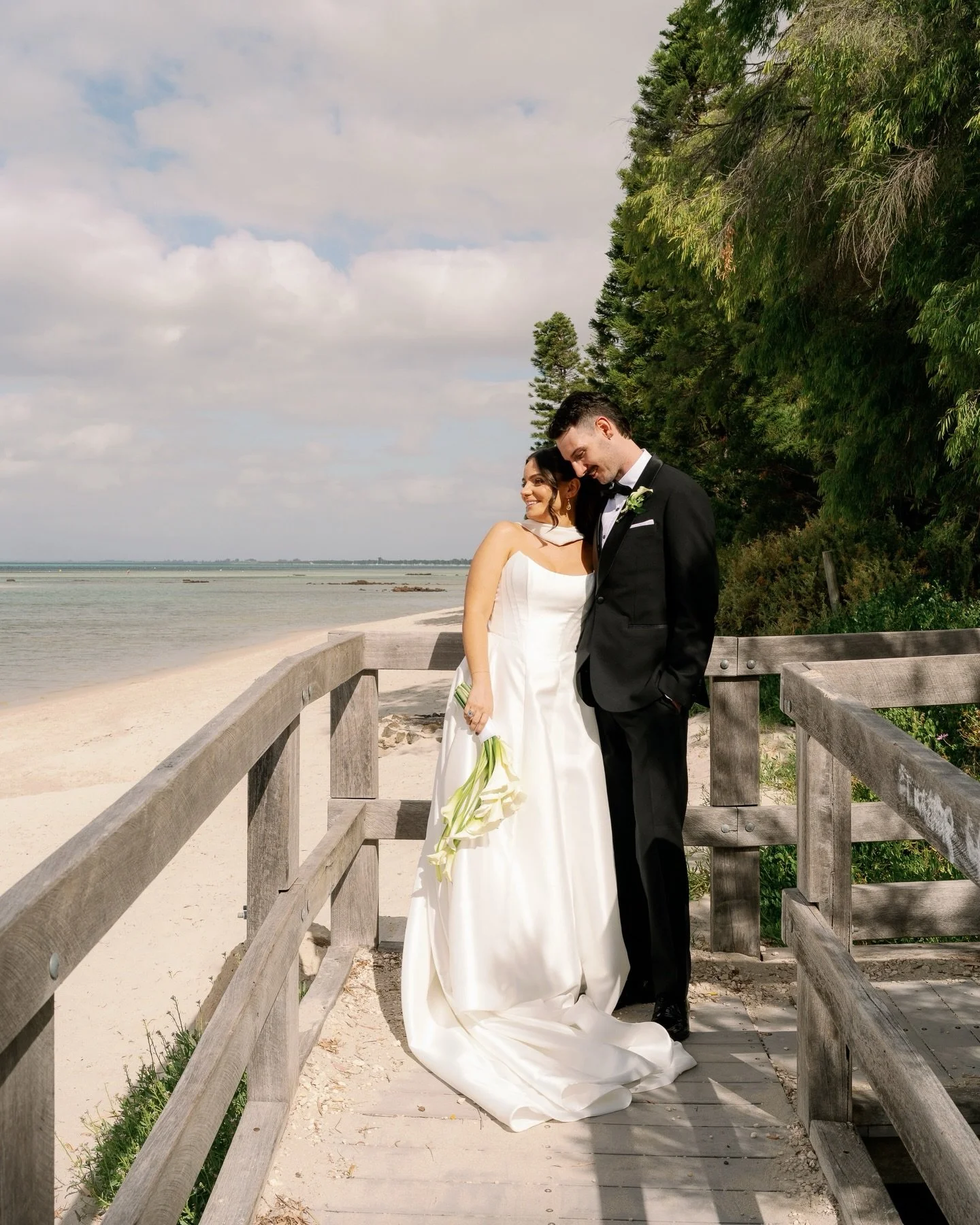 Mitch and Lauren&rsquo;s day 🥂

#eaglebaybrewingco #eaglebaybrewingcoweddings #dunsboroughweddingphotographer #perthweddingphotographer #eaglebay 
Documentary wedding photographer Perth, candid wedding photographer, editorial wedding photographer, P