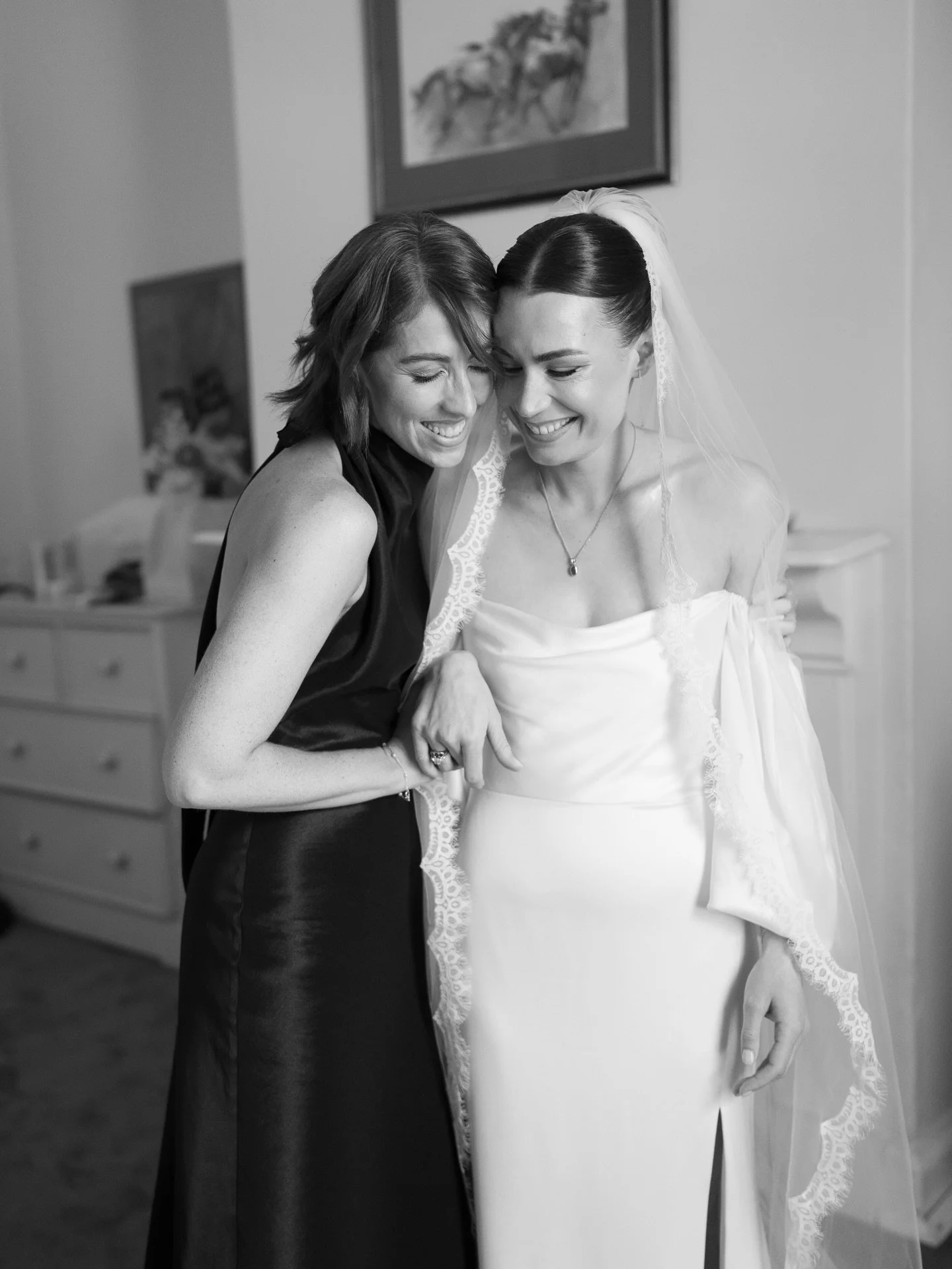 Sweet getting ready moments with Lucy. 

#perthweddingphotographer #perthweddings #perthbride #perthdocumentaryweddingphotographer #bestperthweddingphotographer