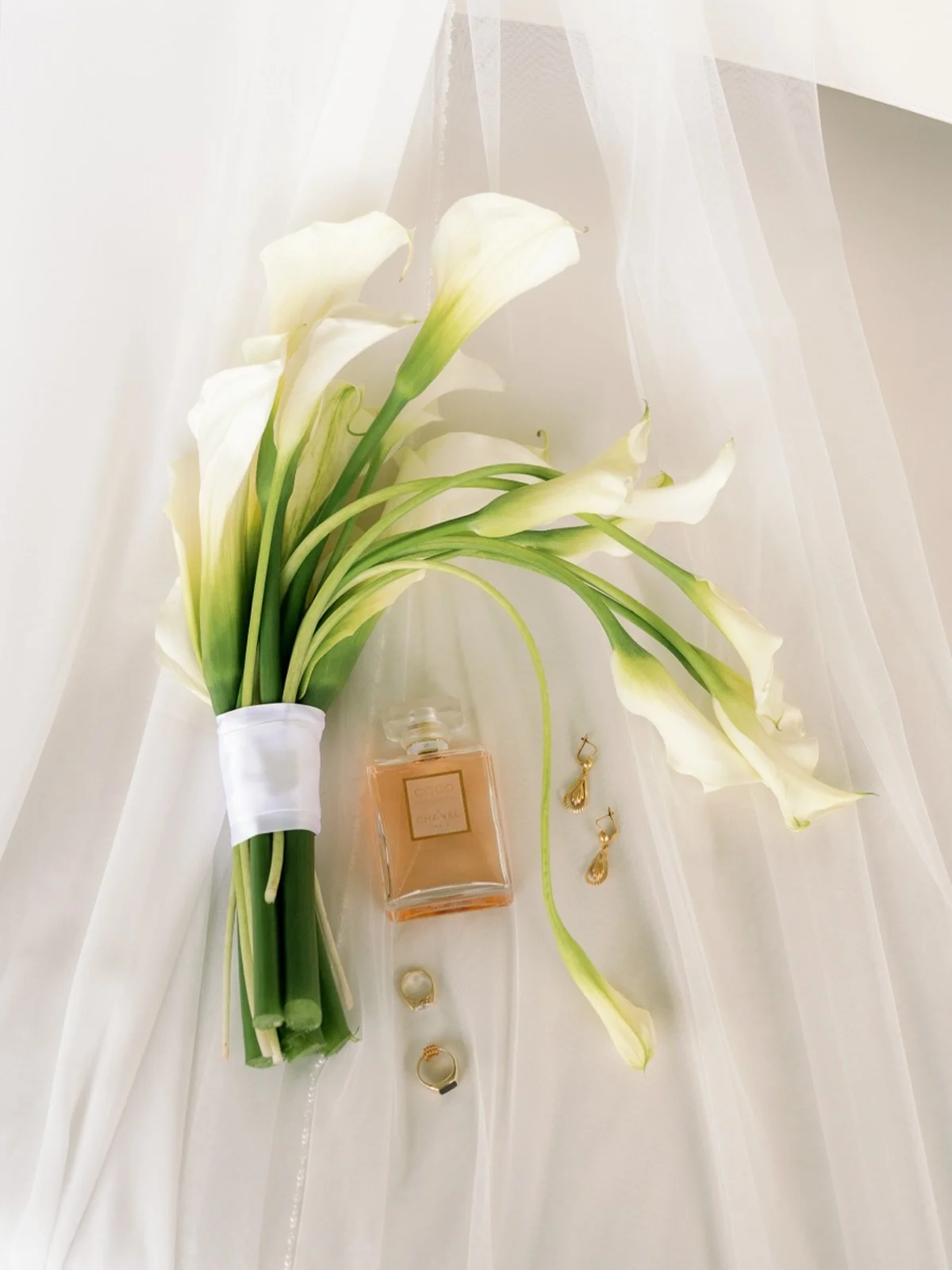 Details for Lauren 💍 

#perthweddingphotographer #perthbride #weddingphotographerperth #bridaldetails #editorialweddingphotographerperth