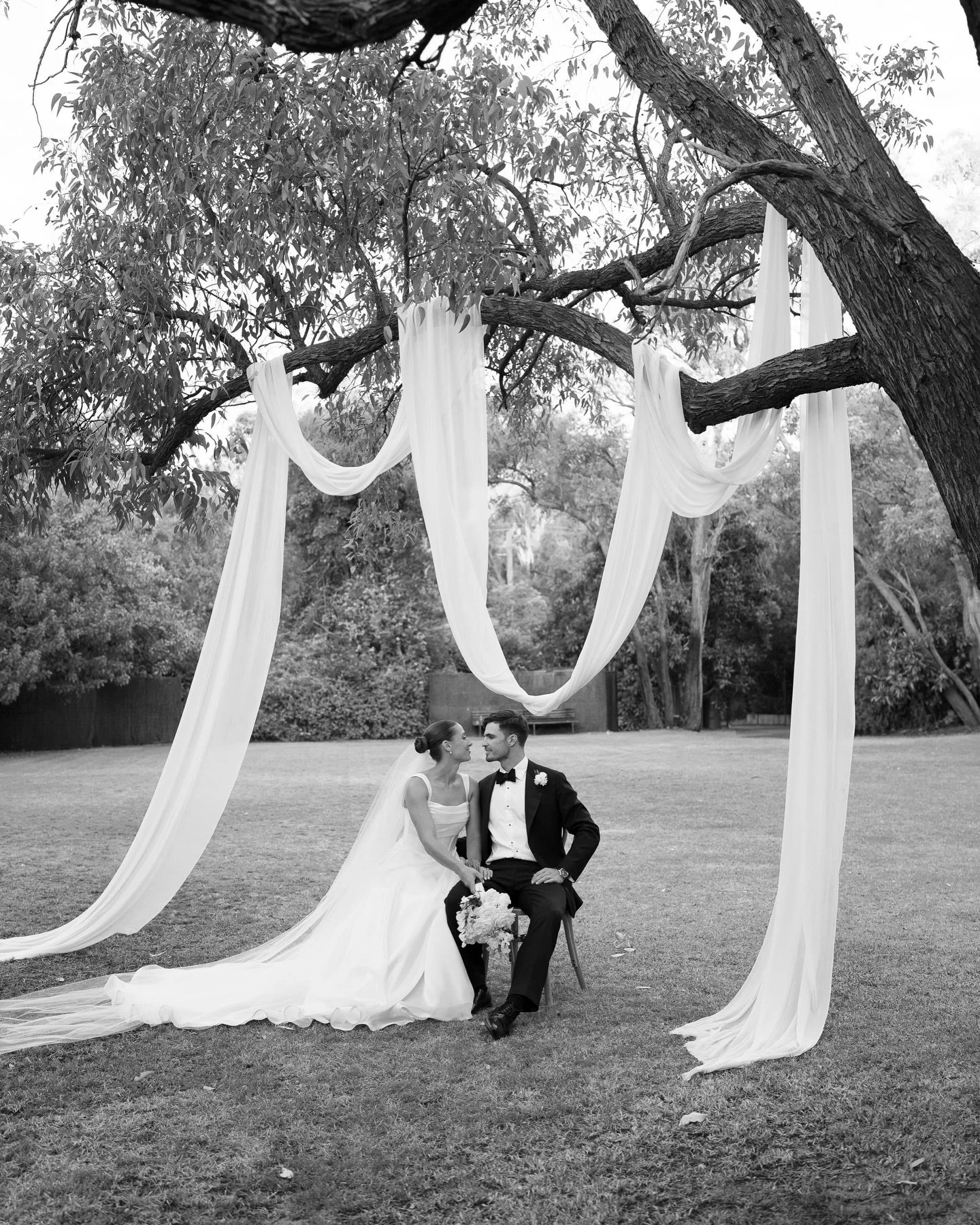 Felicity &amp; Bryn! 🥂 

#perthweddingphotographer #oldyoungsdistillery #swanvalleywedding #perthbridestobe #bestperthweddingphotographer
