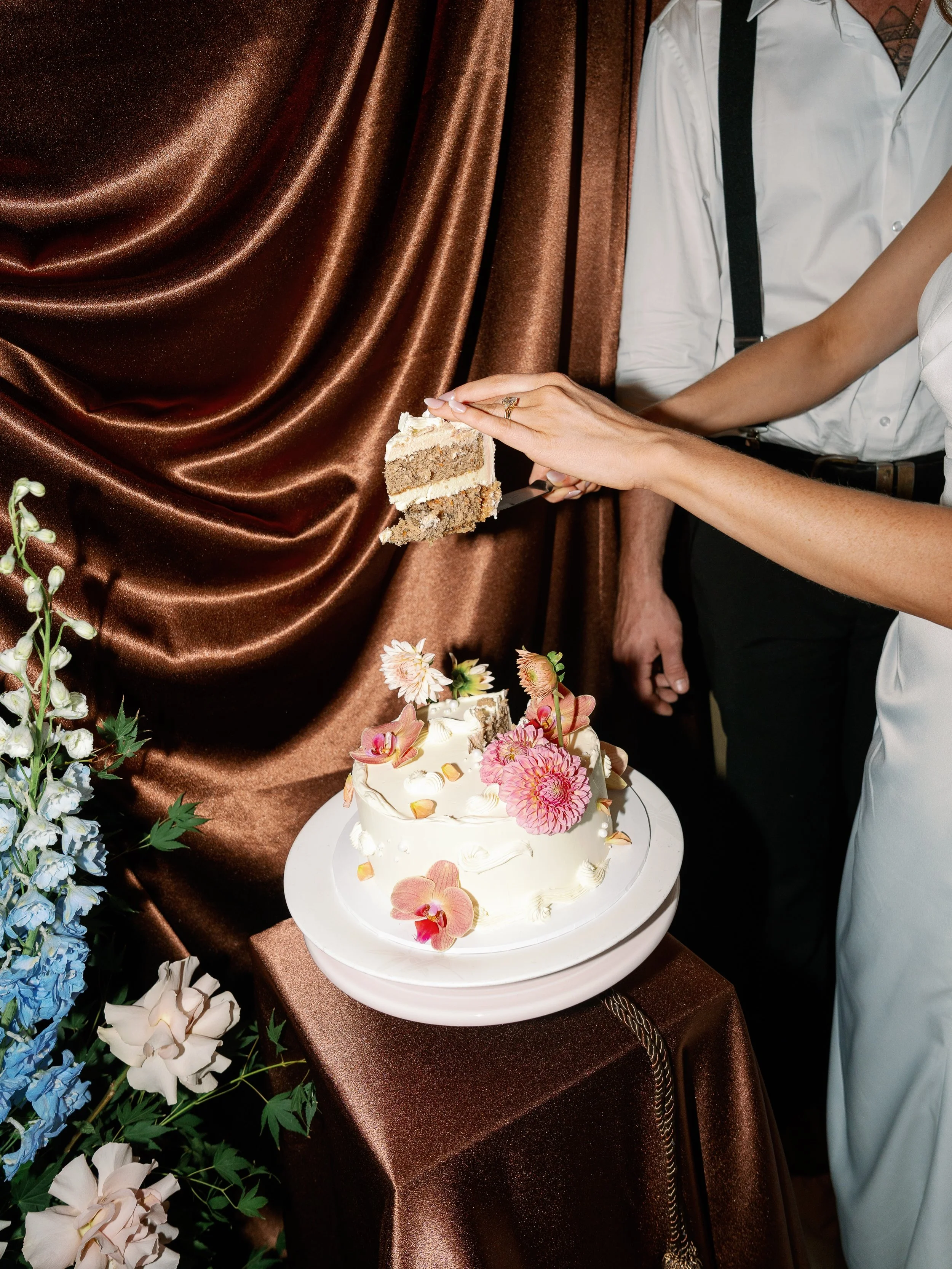 @katebatter always producing the goods 🍰 

#perthweddingcakes #perthweddinginspo #perthweddingphotographer #perthelopementphotographer #perthelopement