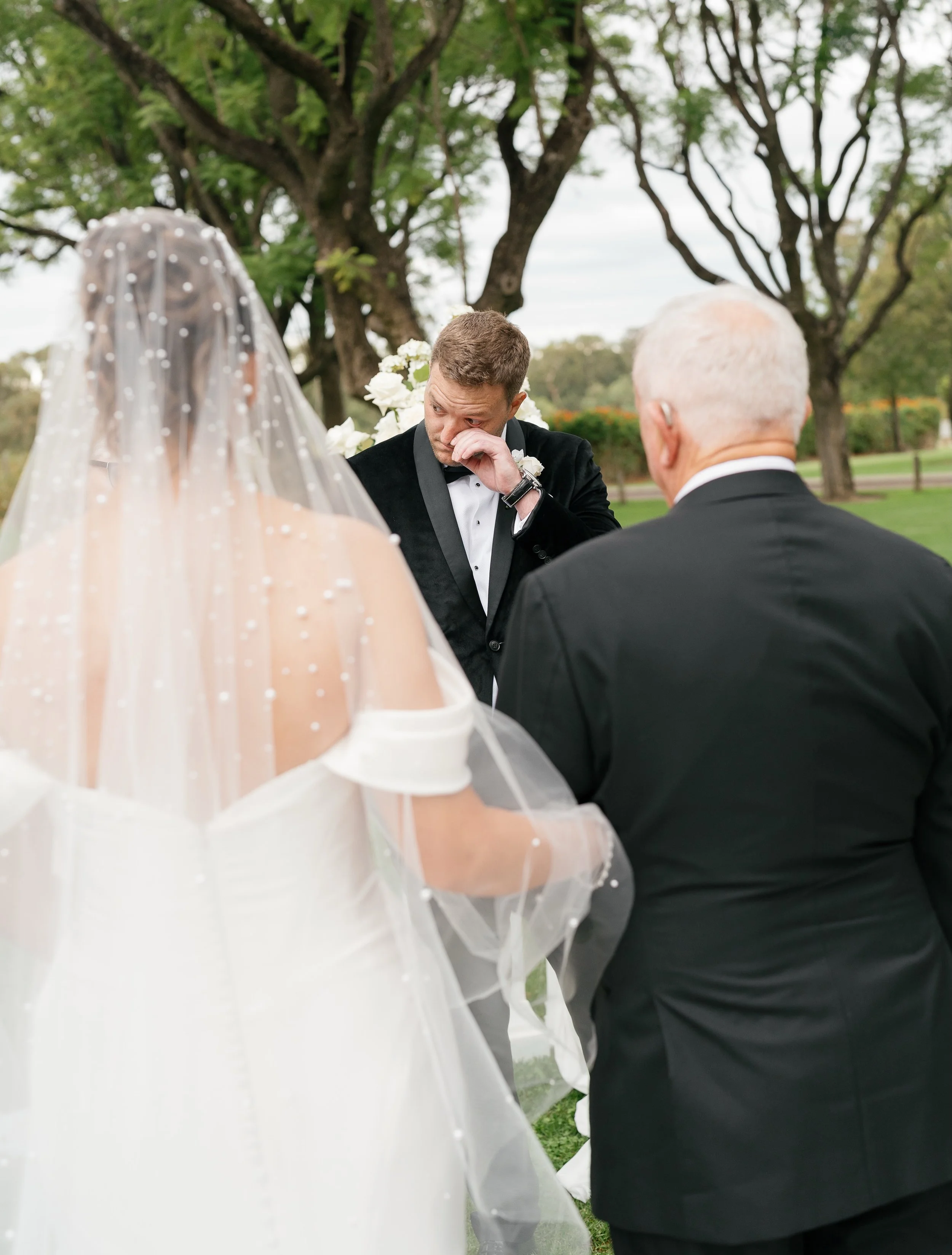 These precious moments 🥹

#perthweddings #perthweddingphotographer #nikolaestate #nikolaestateweddings #swanvalleyweddingphotographer