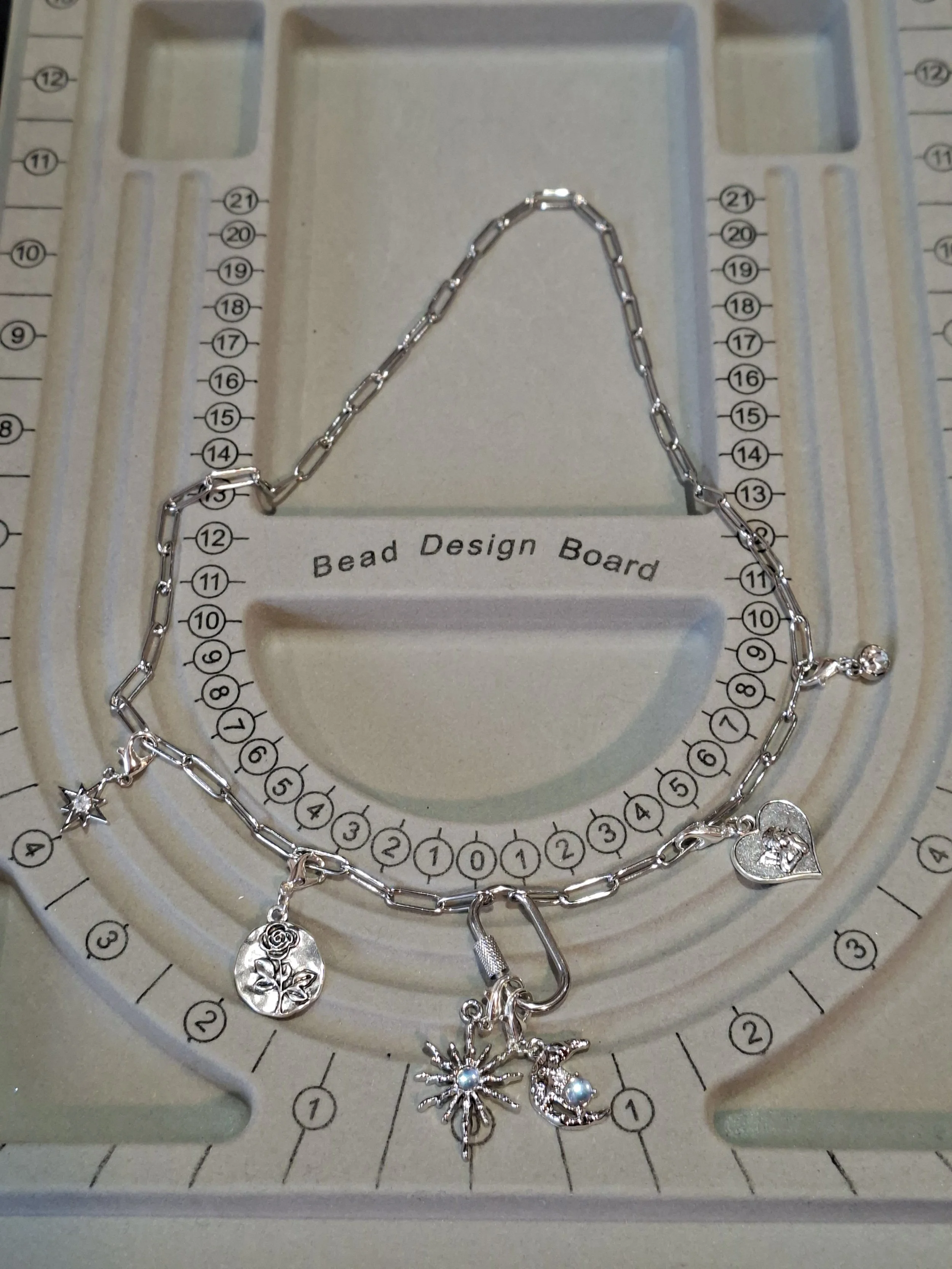 charm necklace workshop
charm necklace making event
jewellery making workshop
sip and make event
sip and craft night
charm bar experience
custom charm necklace
DIY jewellery workshop
necklace making class
jewellery making night
girls night activity
c