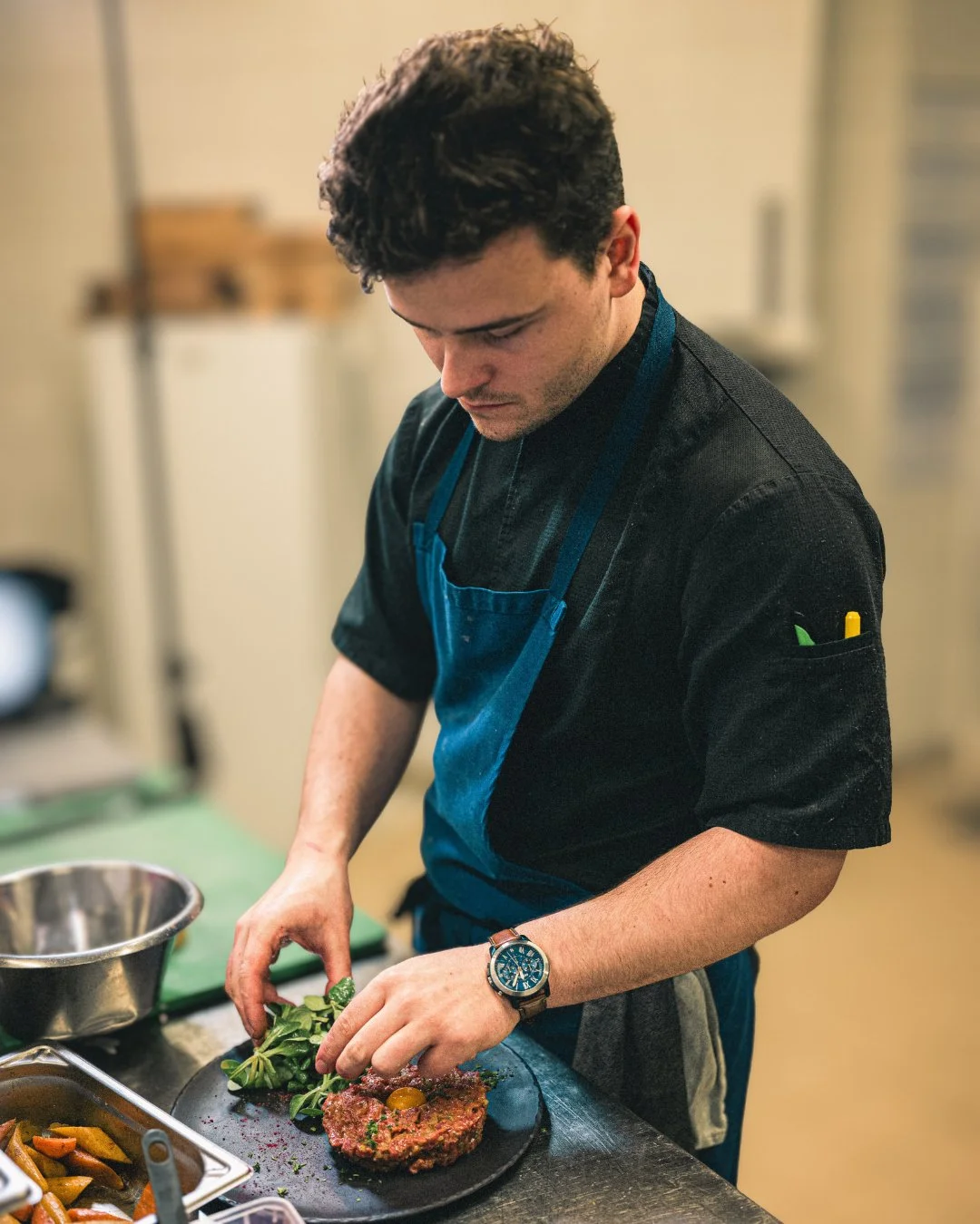 Entre fourneaux et produits frais, bienvenue dans la cuisine de la Brasserie 
Le Square, l&agrave; o&ugrave; la magie op&egrave;re pour vos assiettes ! 🍽

#LeSquare #SaintDi&eacute; #Vosges #SortiraSaintDi&eacute; #DansLaCuisine #CoulissesDeLaCui