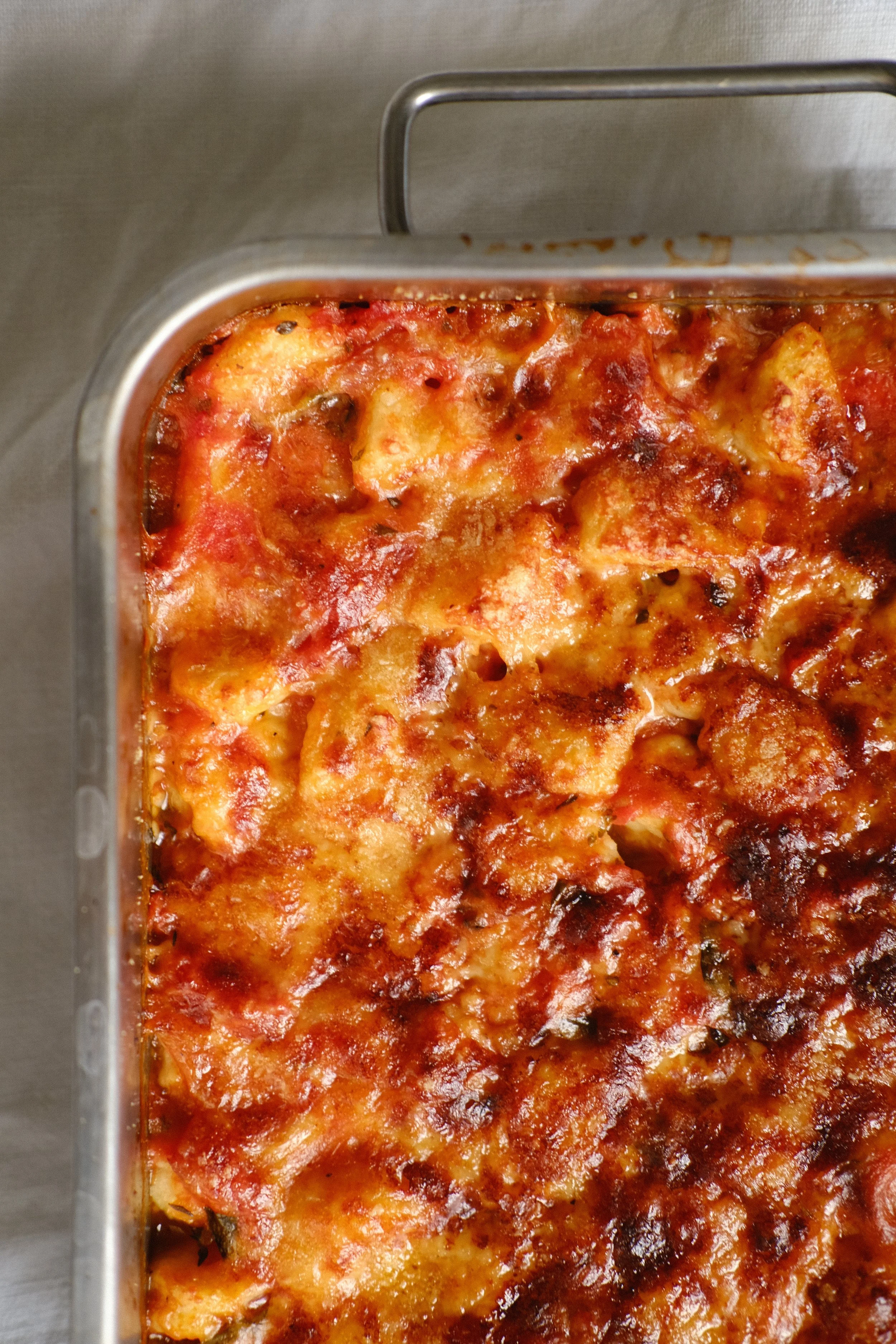 Le plat de gnocchi alla sorrantina parfaitement gratiné et prêt à être dégusté. Les gnocchi maison ont été façonnés par les participants à ce cours de cuisine nantais.