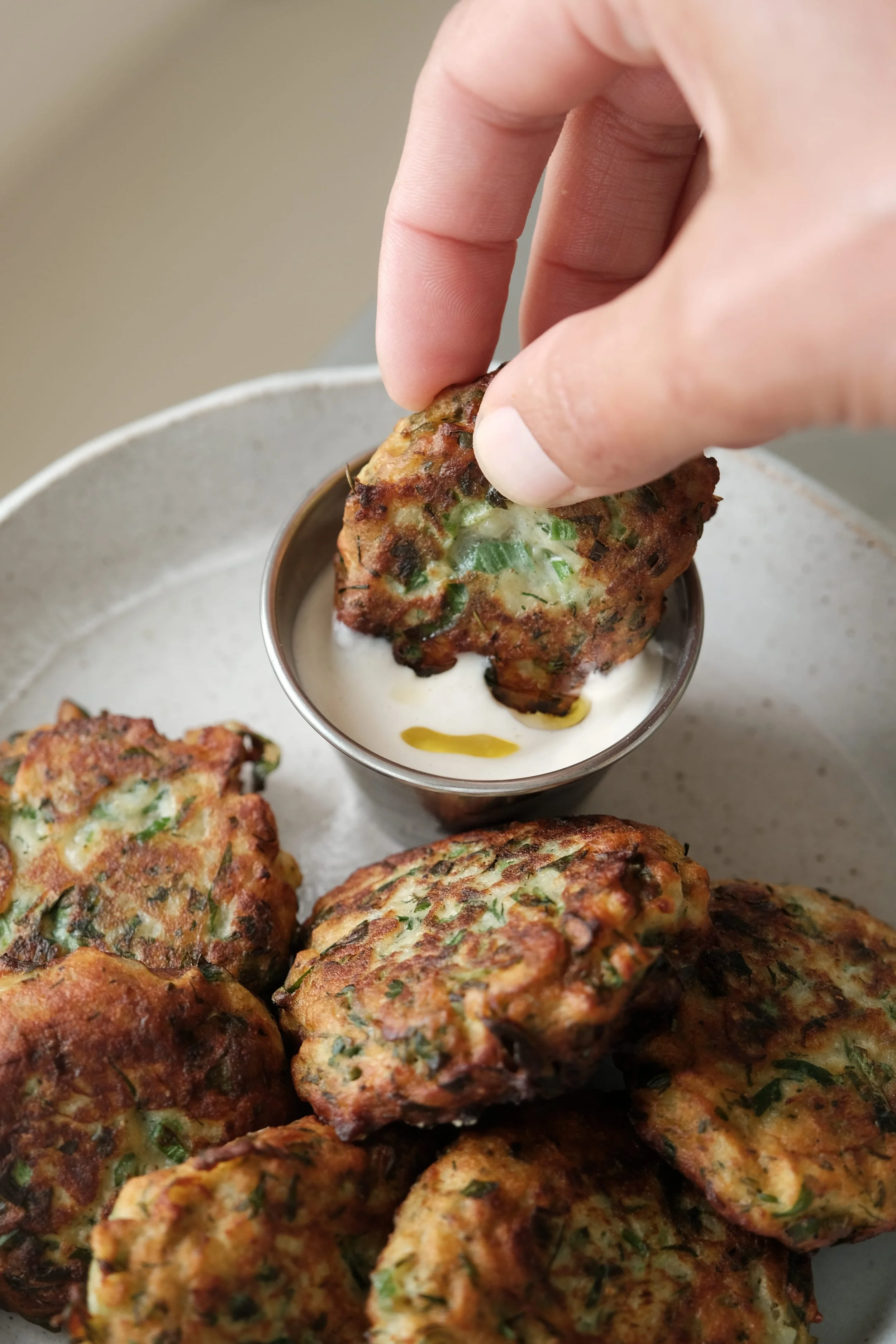 Arouk : la recette des galettes aux herbes (les latkes irakiens)