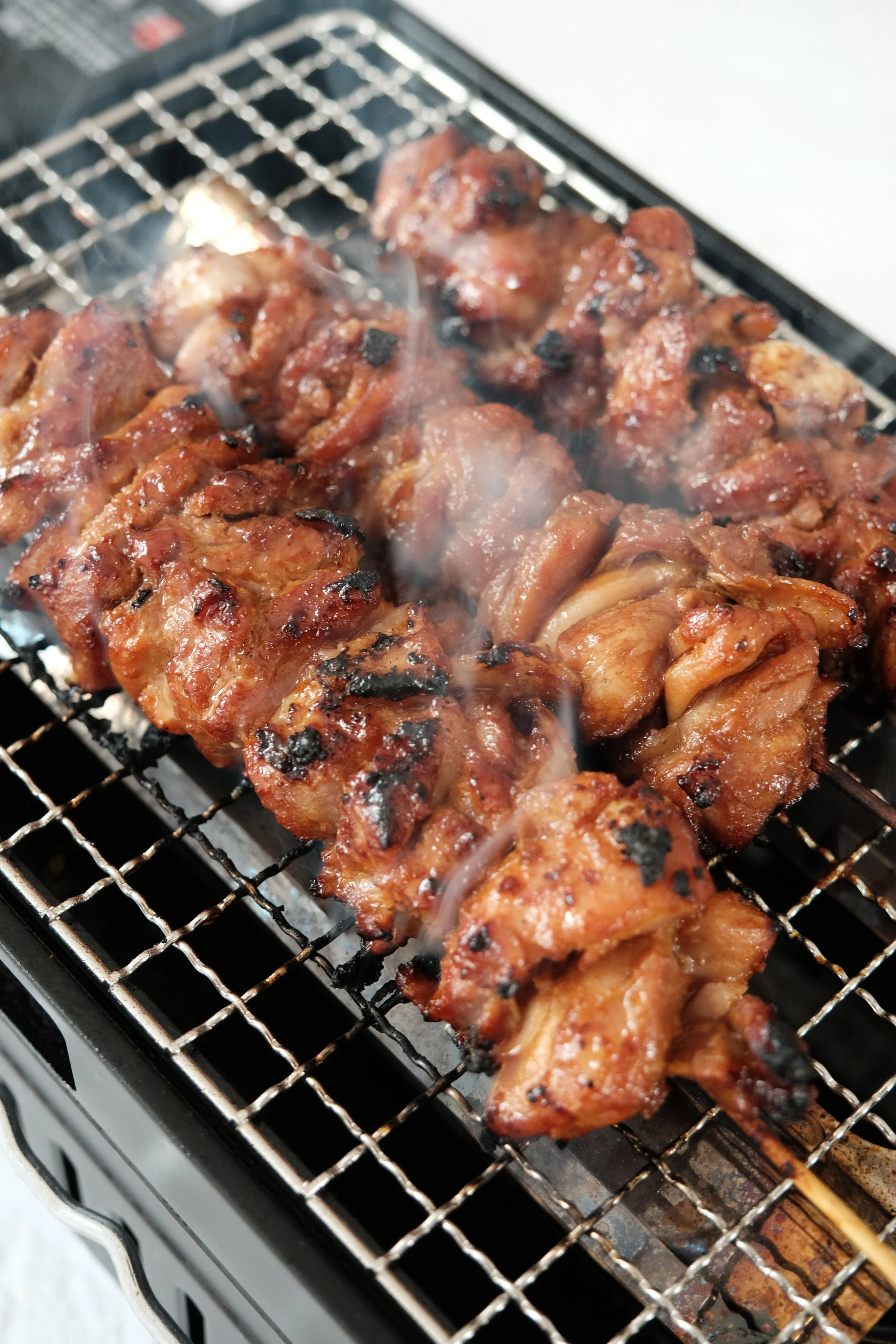 Brochettes sur le grille.JPG