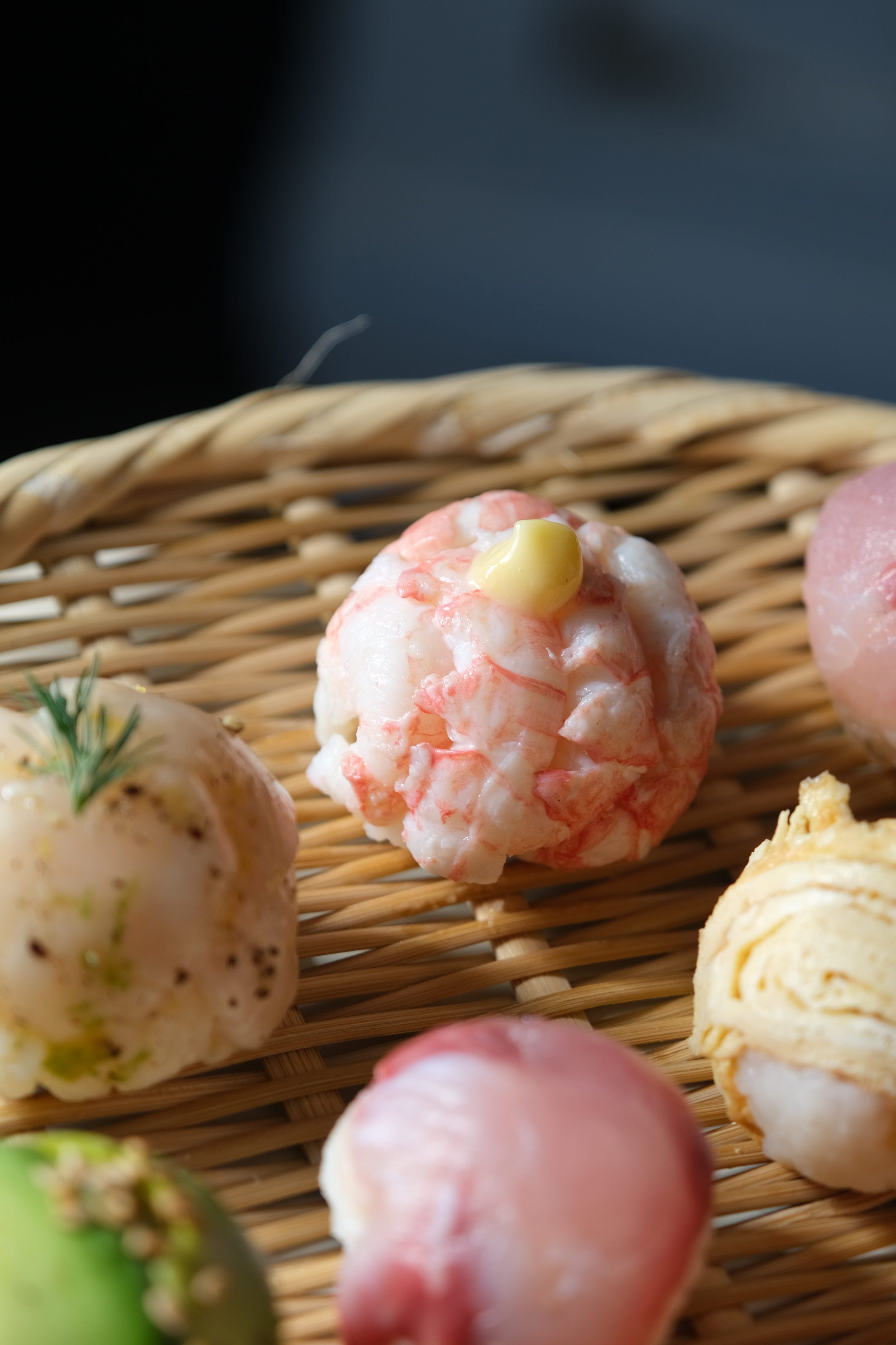 Temari sushi à la langoustine et mayonnaise au miso, préparé lors d'un dîner participatif à Nantes