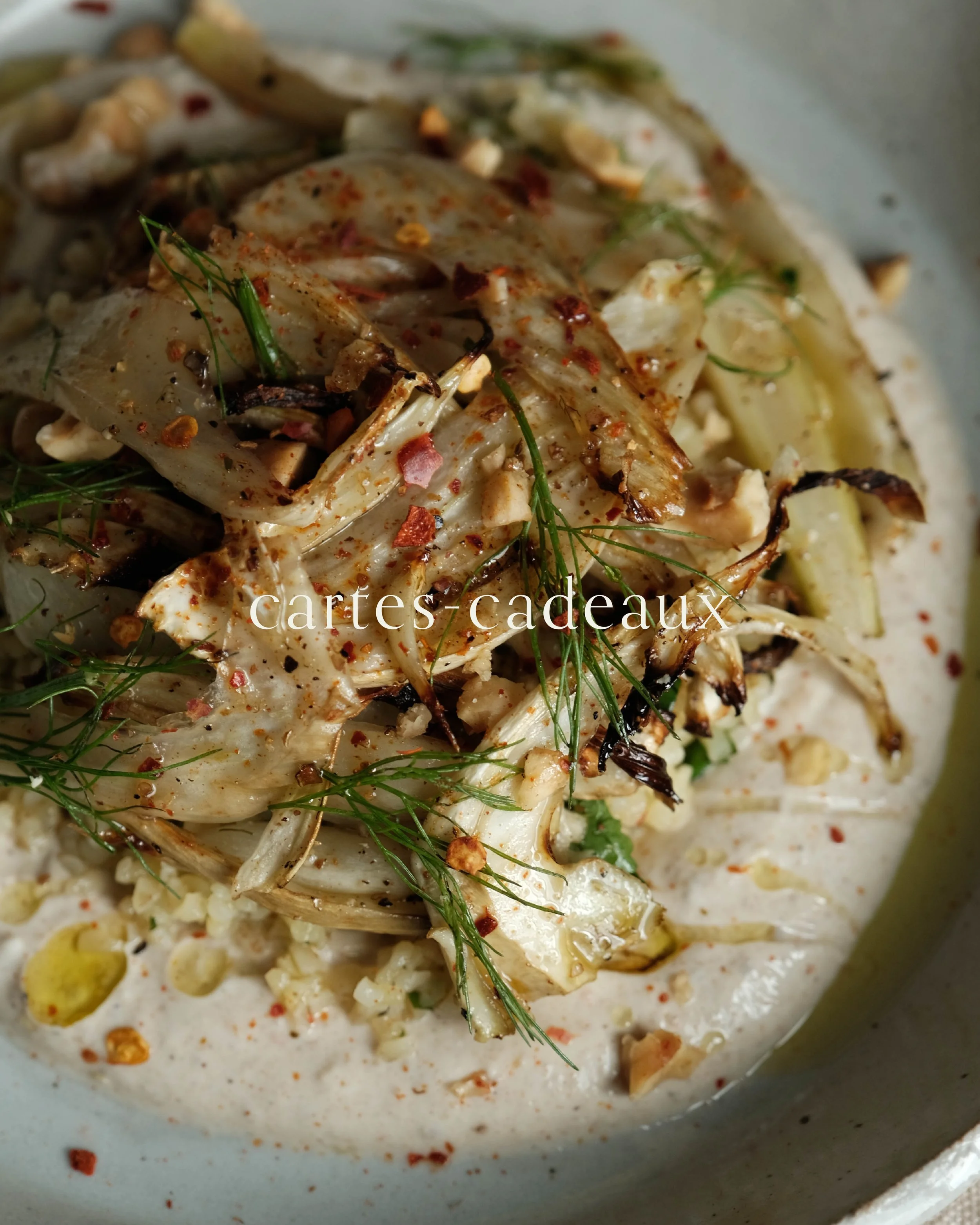 Assiette de fenouil préparée pour un dîner gastronomique à Nantes, expérience culinaire à offrir en carte cadeau.