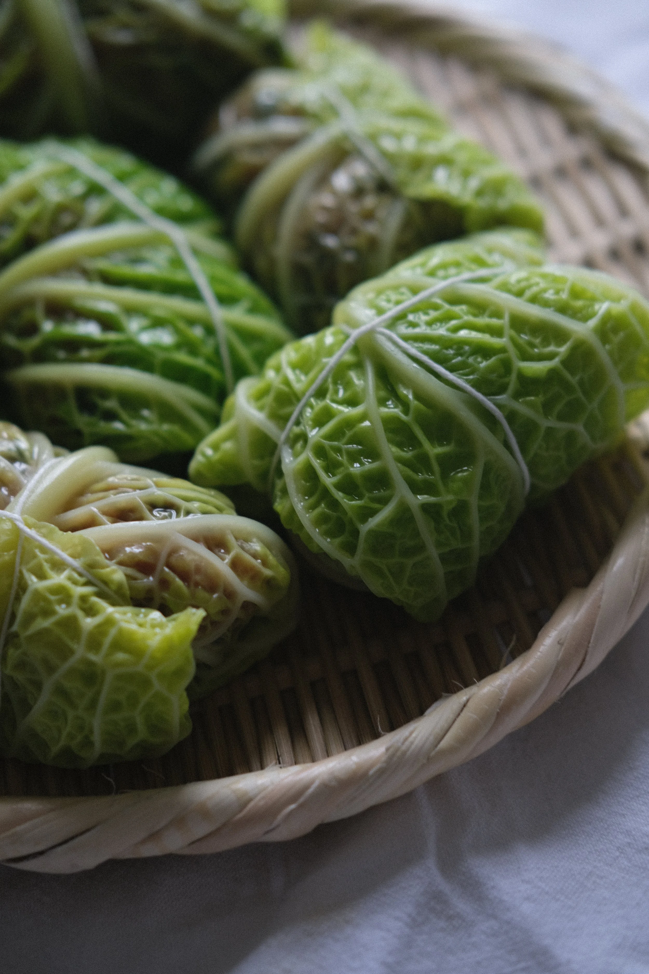 Dîner collaboratif à Toulouse : découpe des légumes en équipe