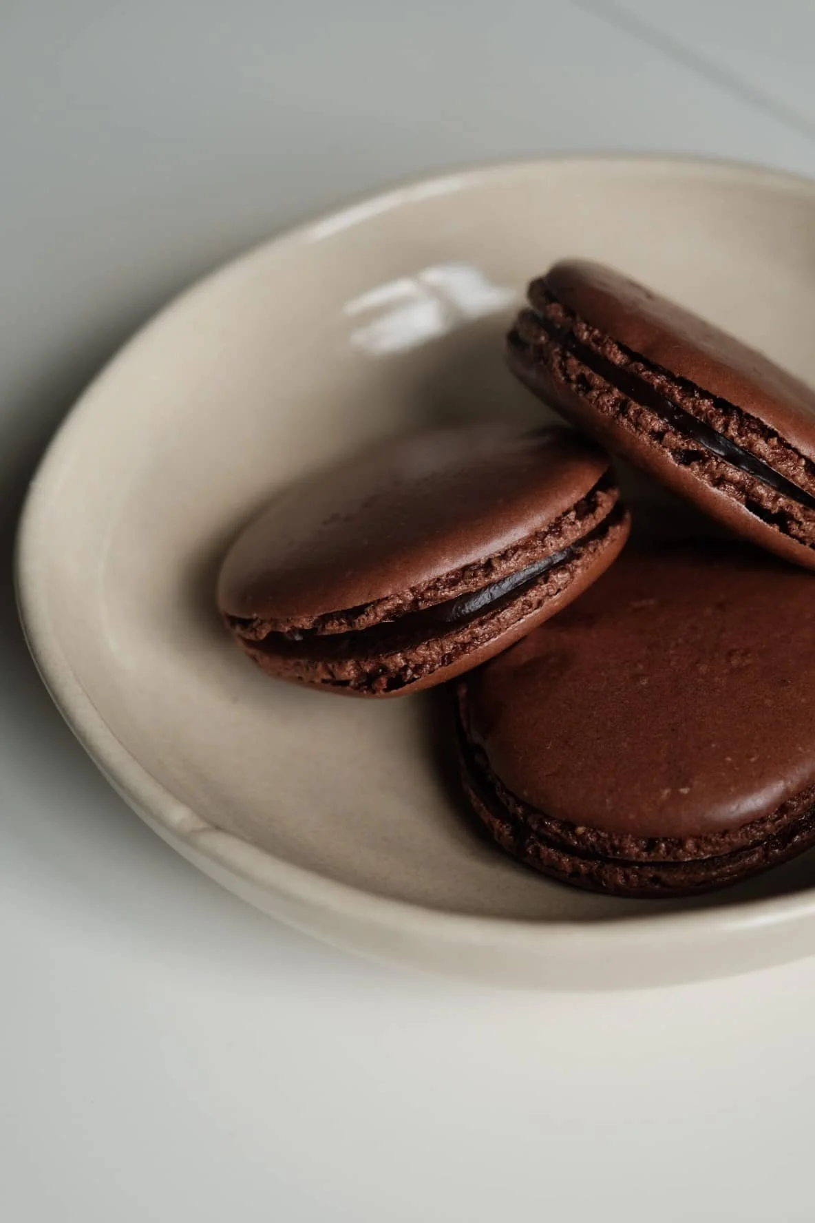 Les Ateliers Relief proposent des cours de cuisine en couple à Paris et Nantes pour les couples qui souhaitent s'offrir un moment intimiste dans le confort de leur cuisine