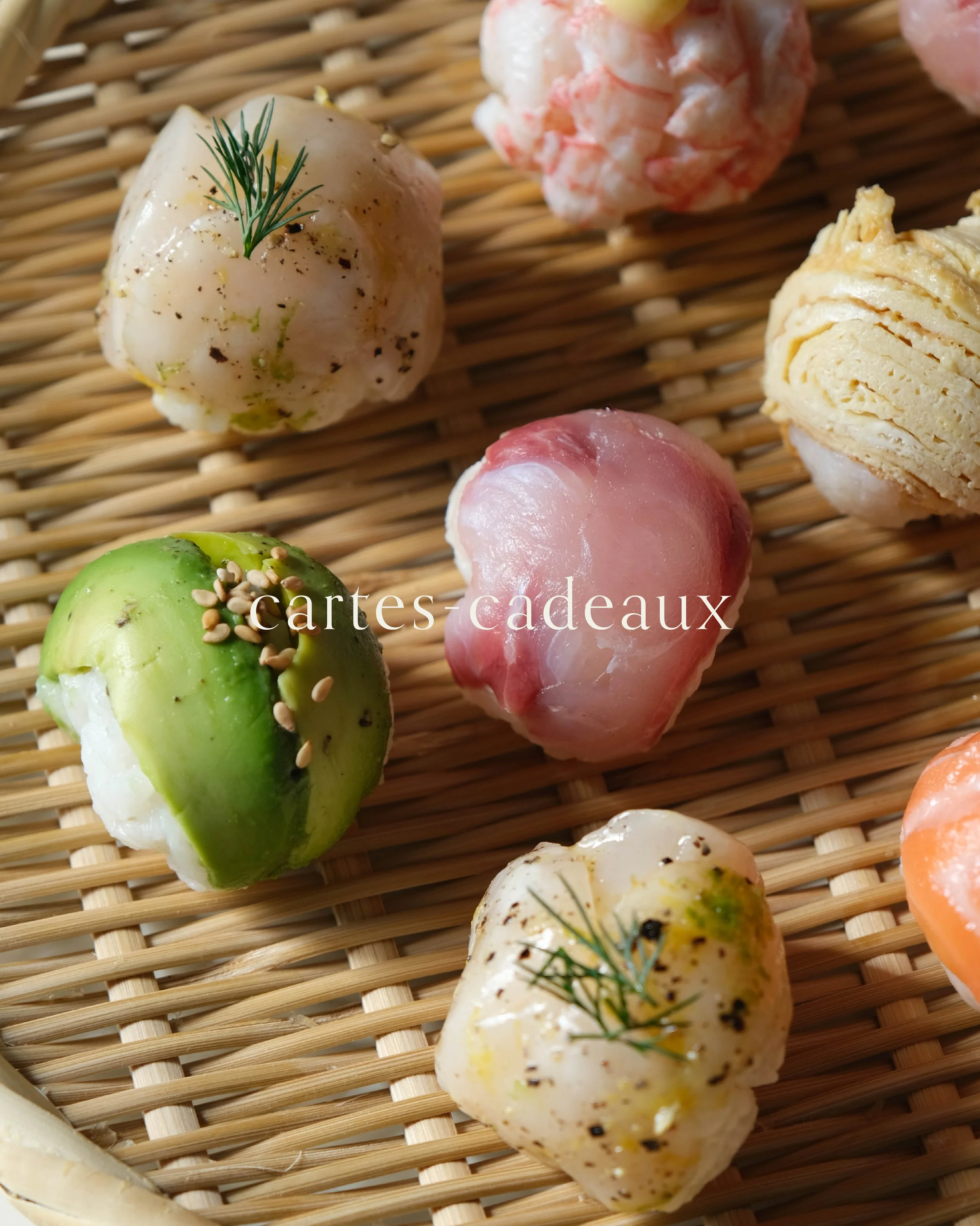Temari sushi préparés lors d’un dîner gastronomique à Nantes, une expérience de cuisine japonaise à offrir en carte cadeau