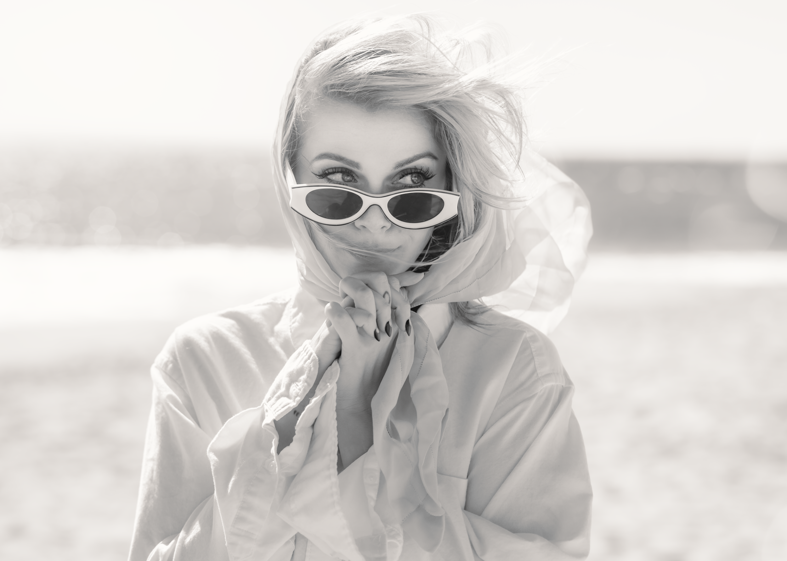 marilynaudraglassesBW.png