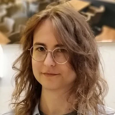 Talks about anime and posts cool gifs on her twitter.