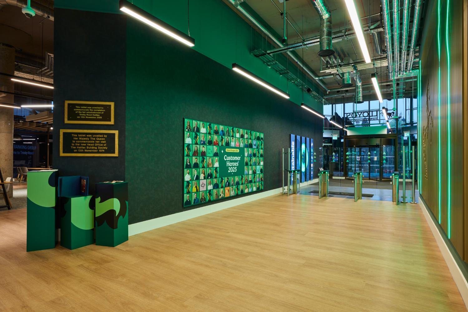 Lloyds, Halifax 6939.jpg