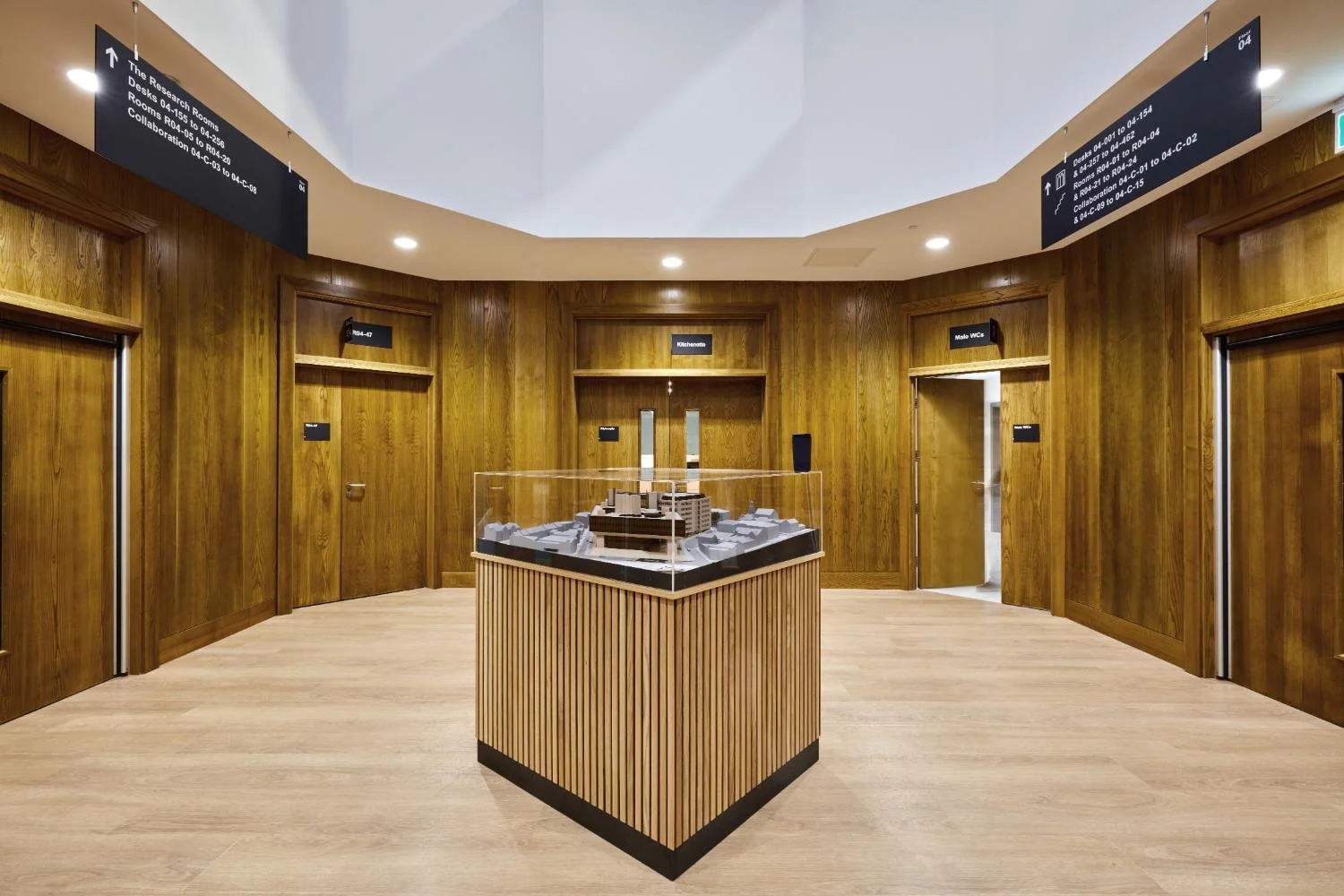 Lloyds, Halifax 6755.jpg