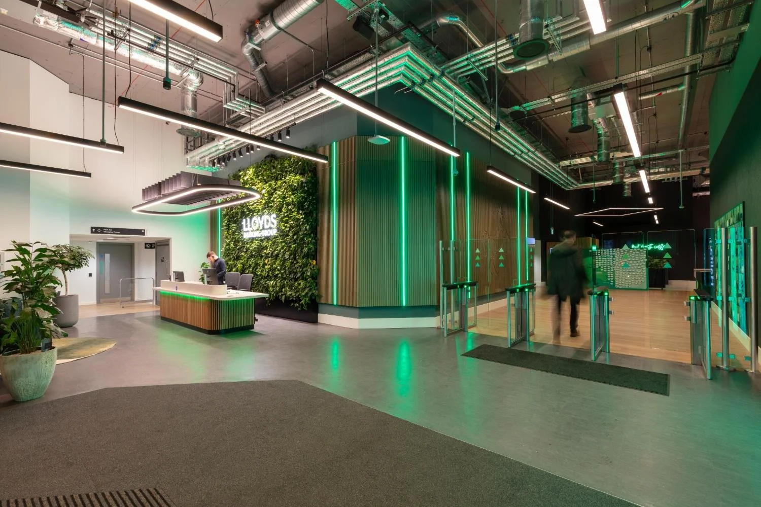 Lloyds, Halifax 7009.jpg