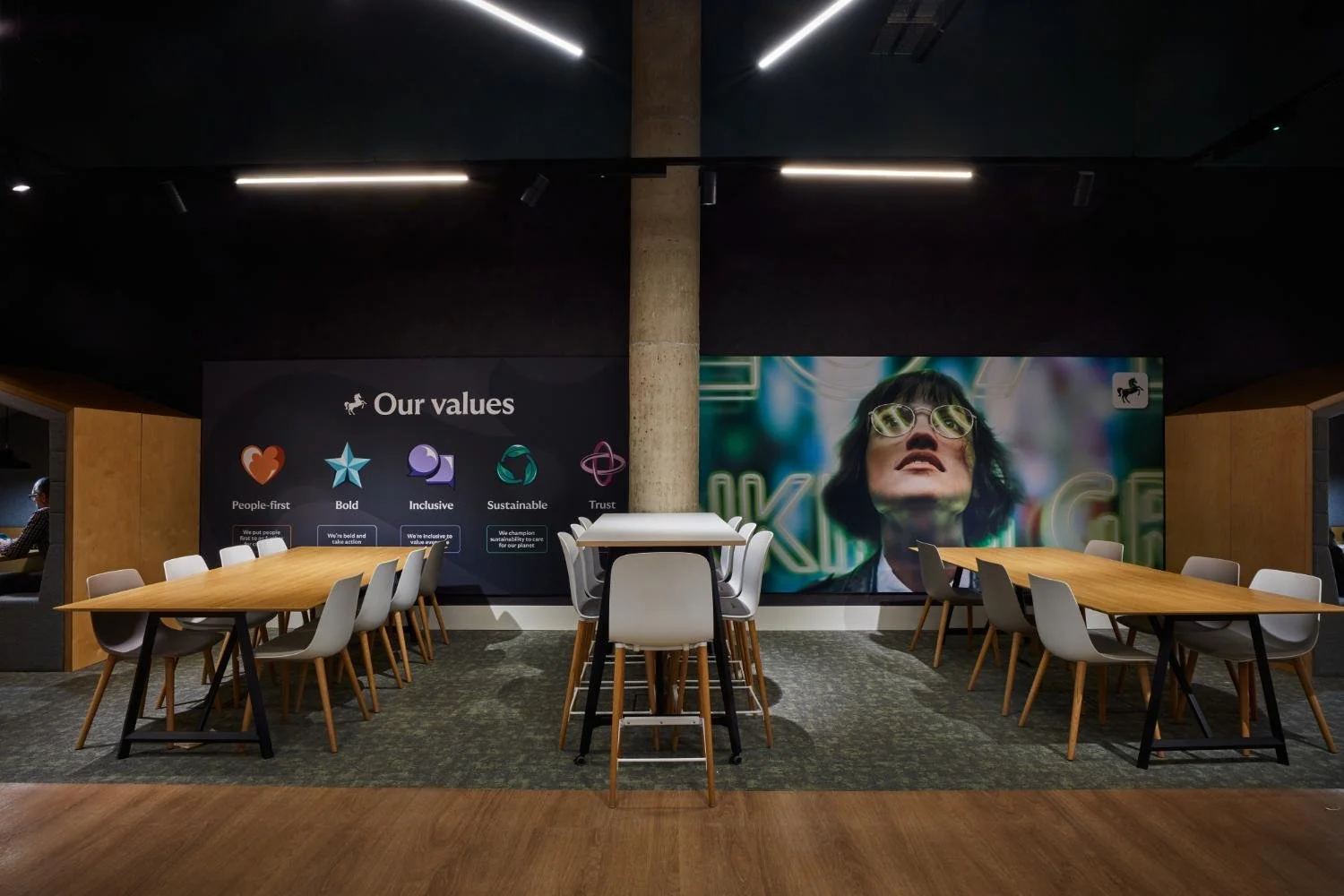 Lloyds, Halifax 6952.jpg