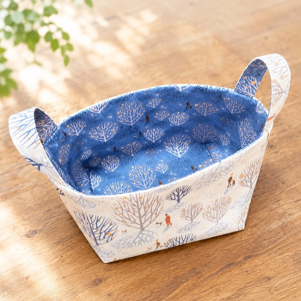 A dear friend made this beautiful fabric basket using two fabrics from my &ldquo;Winter Stroll in Apricity&rdquo; collectionon @spoonflower now available on @realfabric.jp .

She used one design for the outside and another for the lining, and I love 