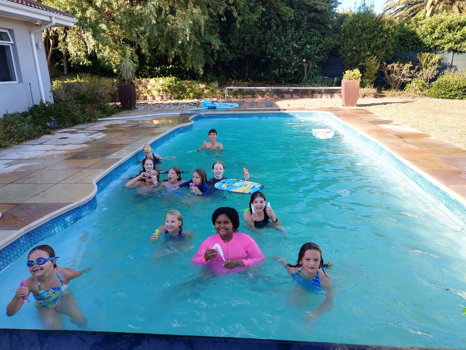 KIDS CLUB POOL PARTY