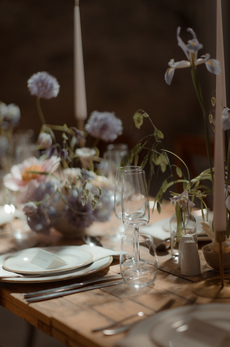 summer wedding. bridal bouquet. modern bride. contemporary wedding. peony. dahlia. pastel wedding. colourful wedding. luxury wedding floral design. Scottish wedding. Glasgow. Edinburgh. wild flower workshop.