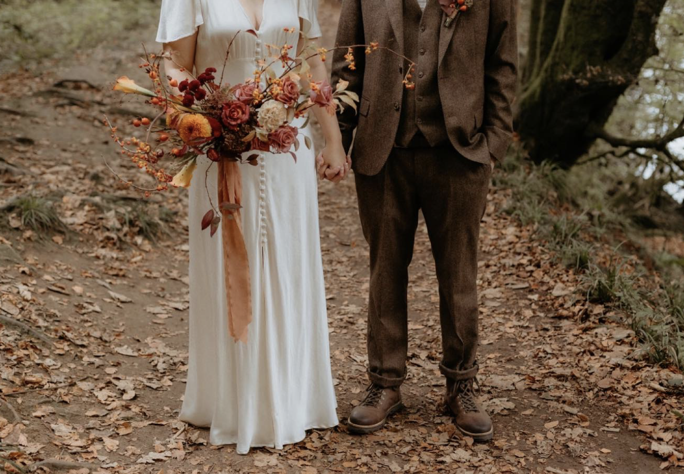 Autumn. wedding arch. wedding flowers. ceremony Glasgow. Edinburgh. Scotland. Creative florist. Colourful wedding. wild flower workshop. 
