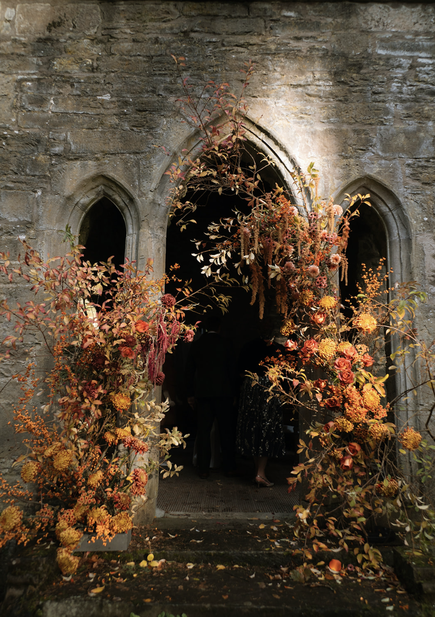 Autumn. wedding arch. wedding flowers. ceremony Glasgow. Edinburgh. Scotland. Creative florist. Colourful wedding. wild flower workshop. 