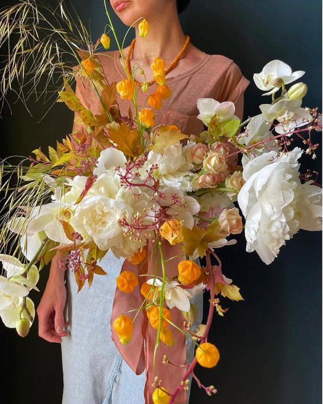 summer wedding. bridal bouquet. modern bride. contemporary wedding. peony. dahlia. pastel wedding. colourful wedding. luxury wedding floral design. Scottish wedding. Glasgow. Edinburgh. wild flower workshop.