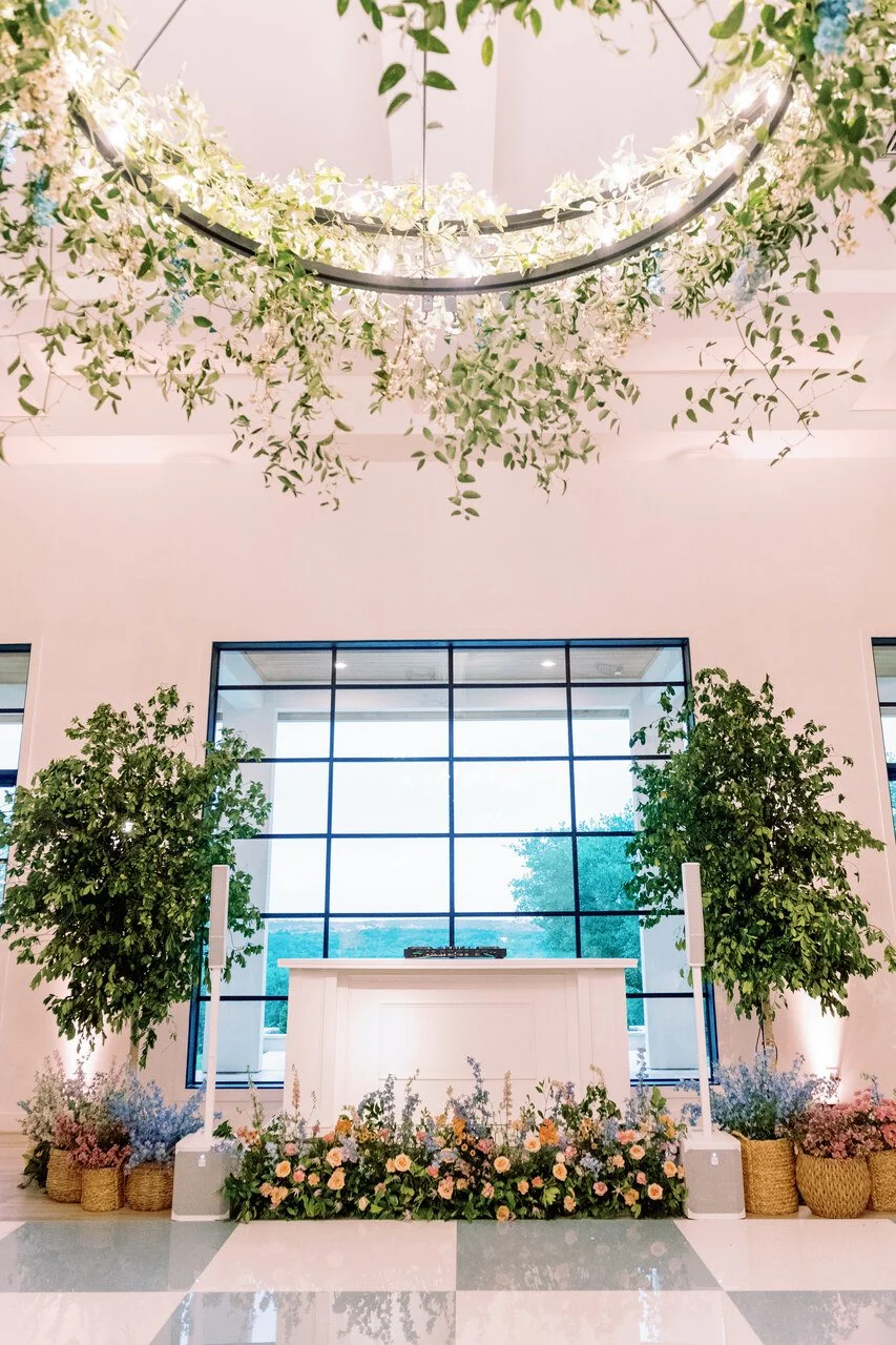  Summer wedding floral installations in Austin 