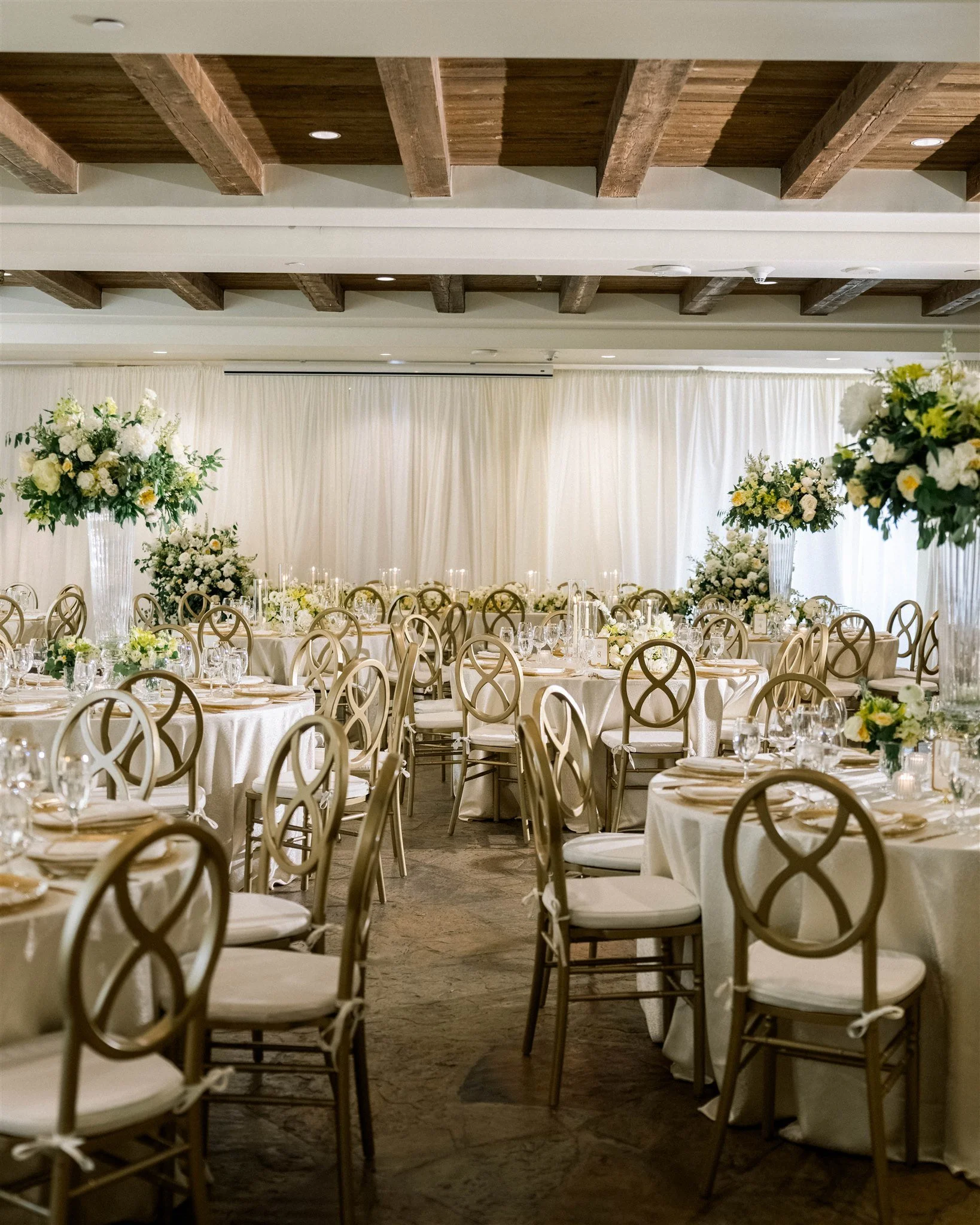  Room shot of wedding florals in Colorado 