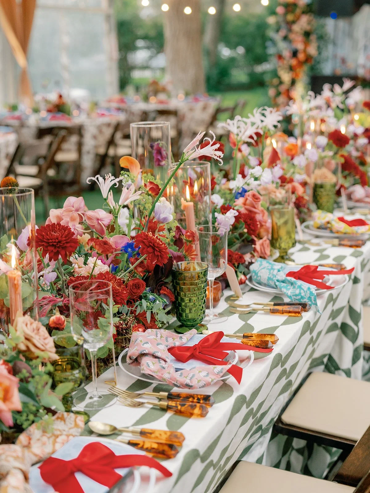  A maximalist fall wedding with a selection of colors that speak perfection. 