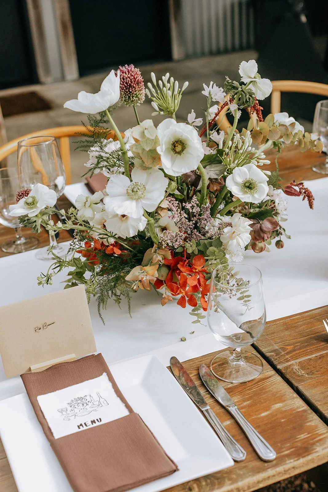 A rustic but elevated autumn centerpiece. 