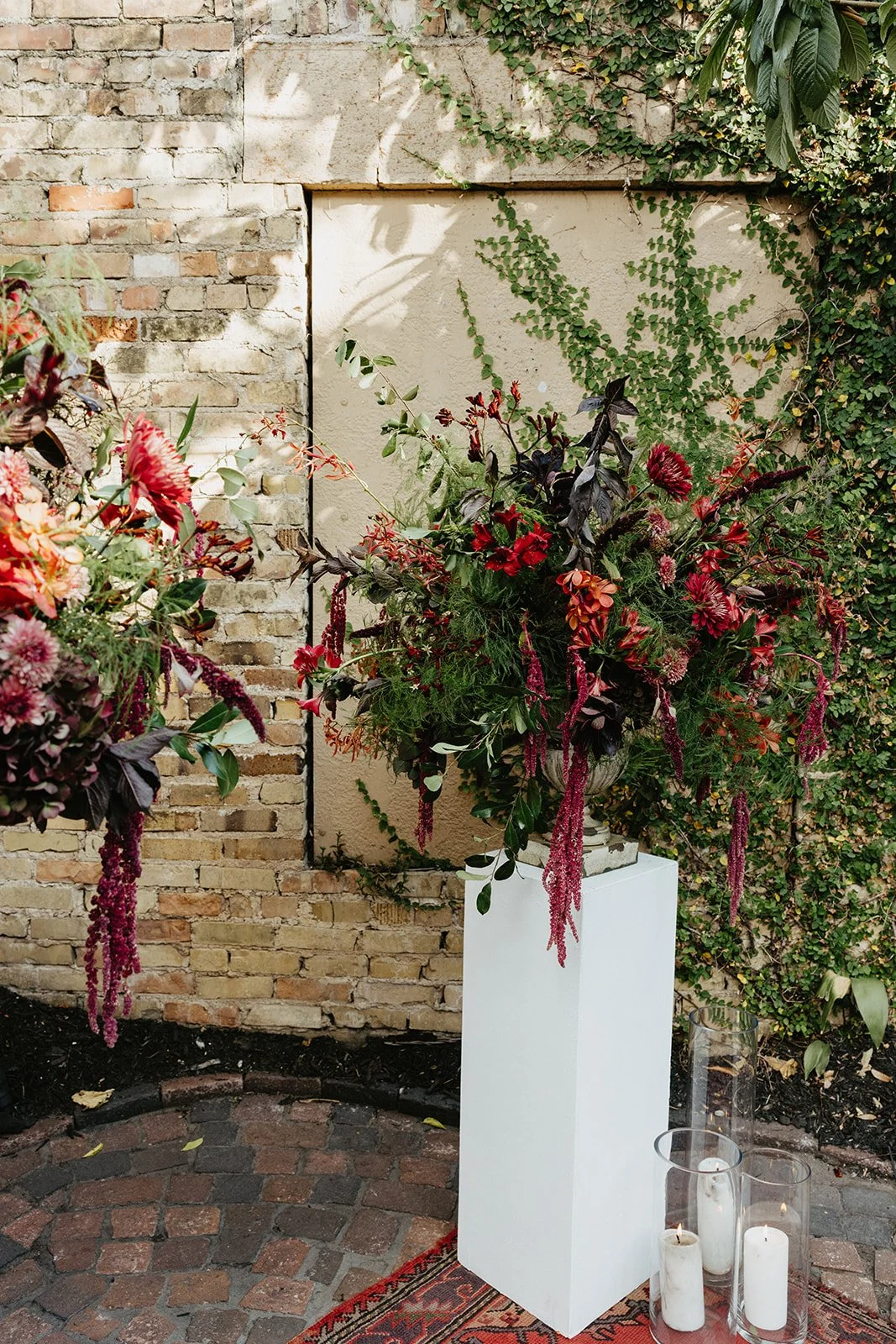  Moody jewel toned florals for an autumn wedding in Austin. 