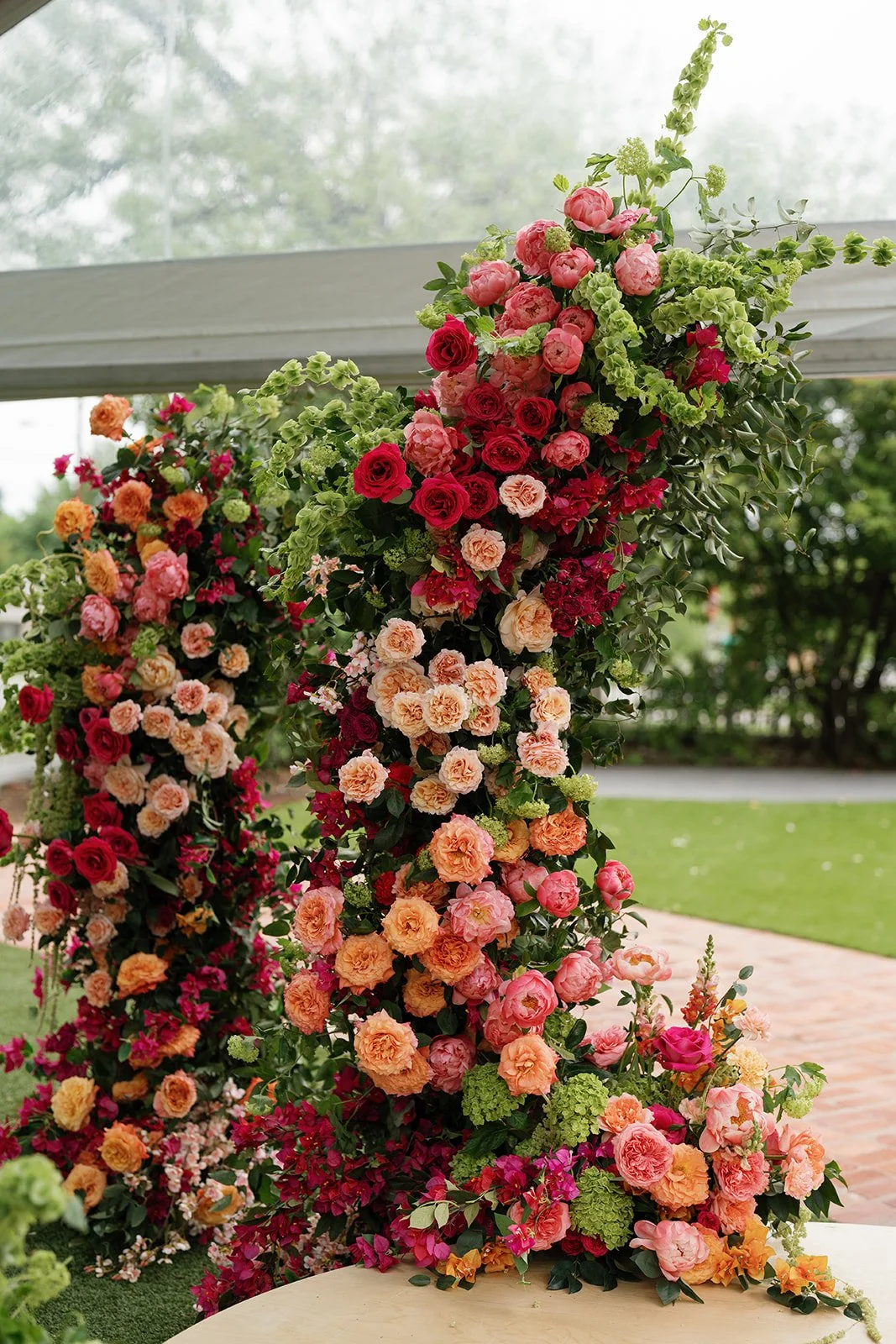  Close-up view of bold ceremony florals 